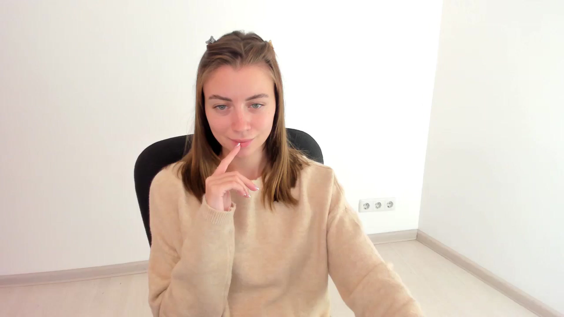 Gallery image thumbnail from Sulfate0's myfreecams stream on, 10/03/2024, 11:36 image 3 of 20