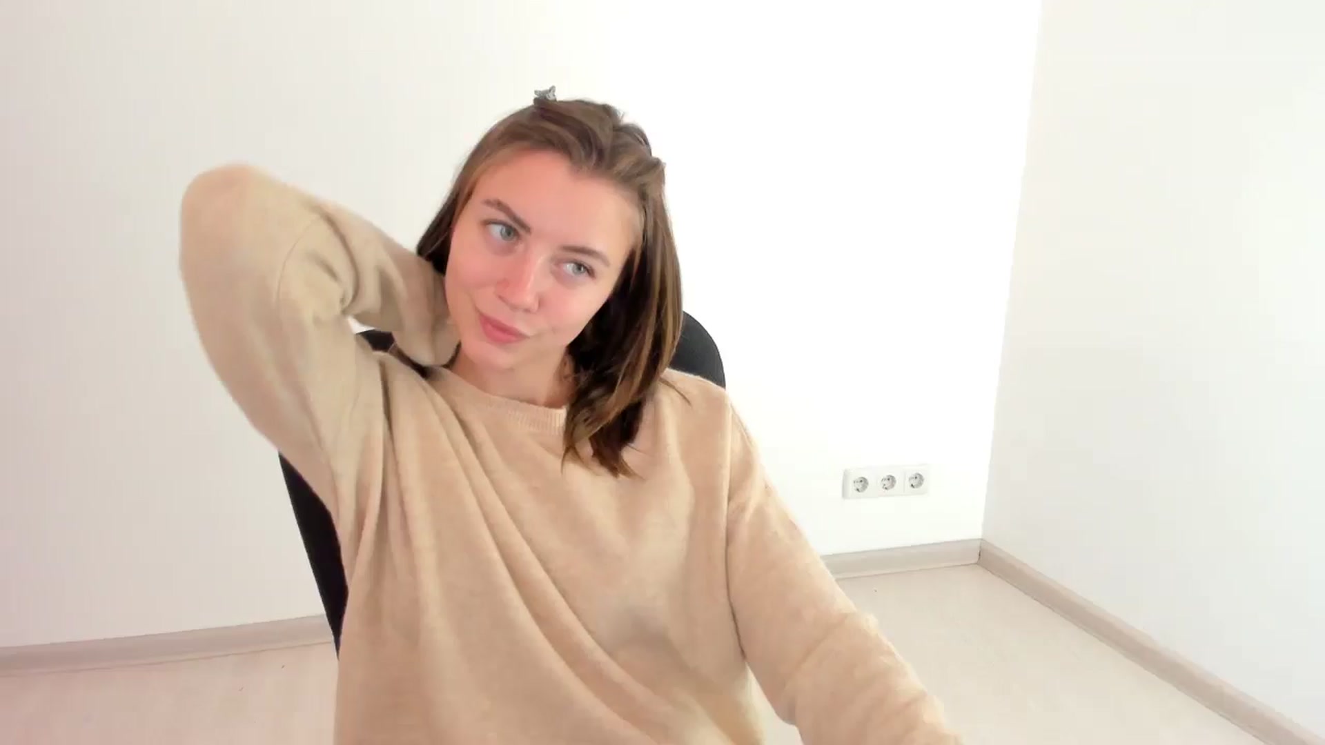 Gallery image thumbnail from Sulfate0's myfreecams stream on, 10/03/2024, 11:36 image 10 of 20