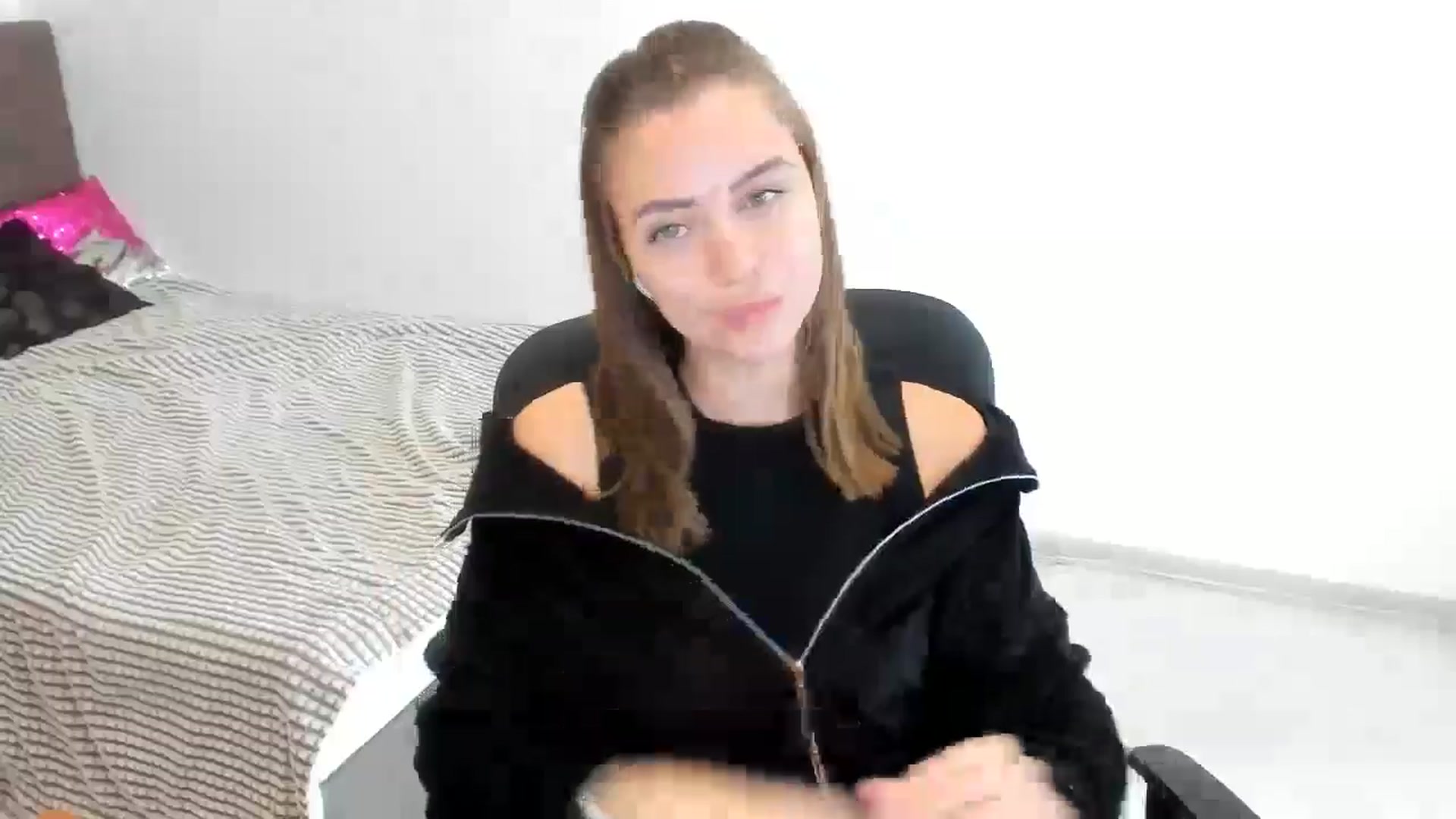Gallery image thumbnail from Sulfate0's myfreecams stream on, 10/04/2024, 10:18 image 3 of 20