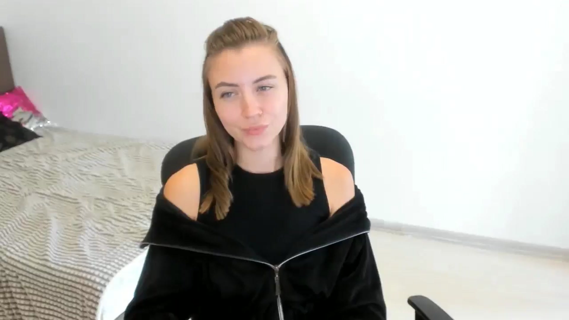 Gallery image thumbnail from Sulfate0's myfreecams stream on, 10/04/2024, 11:32 image 5 of 20