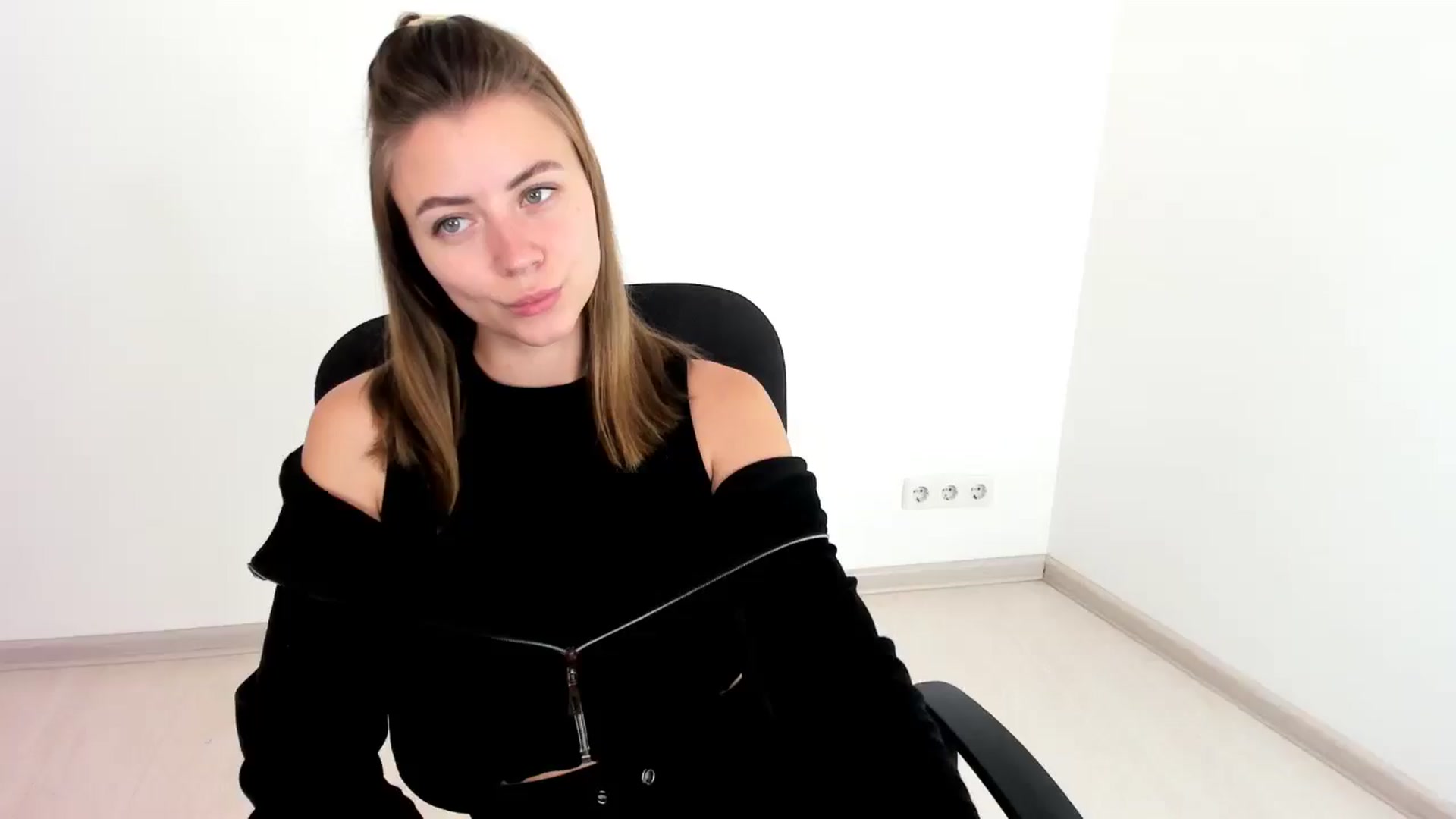 Gallery image thumbnail from Sulfate0's myfreecams stream on, 10/05/2024, 06:58 image 6 of 20