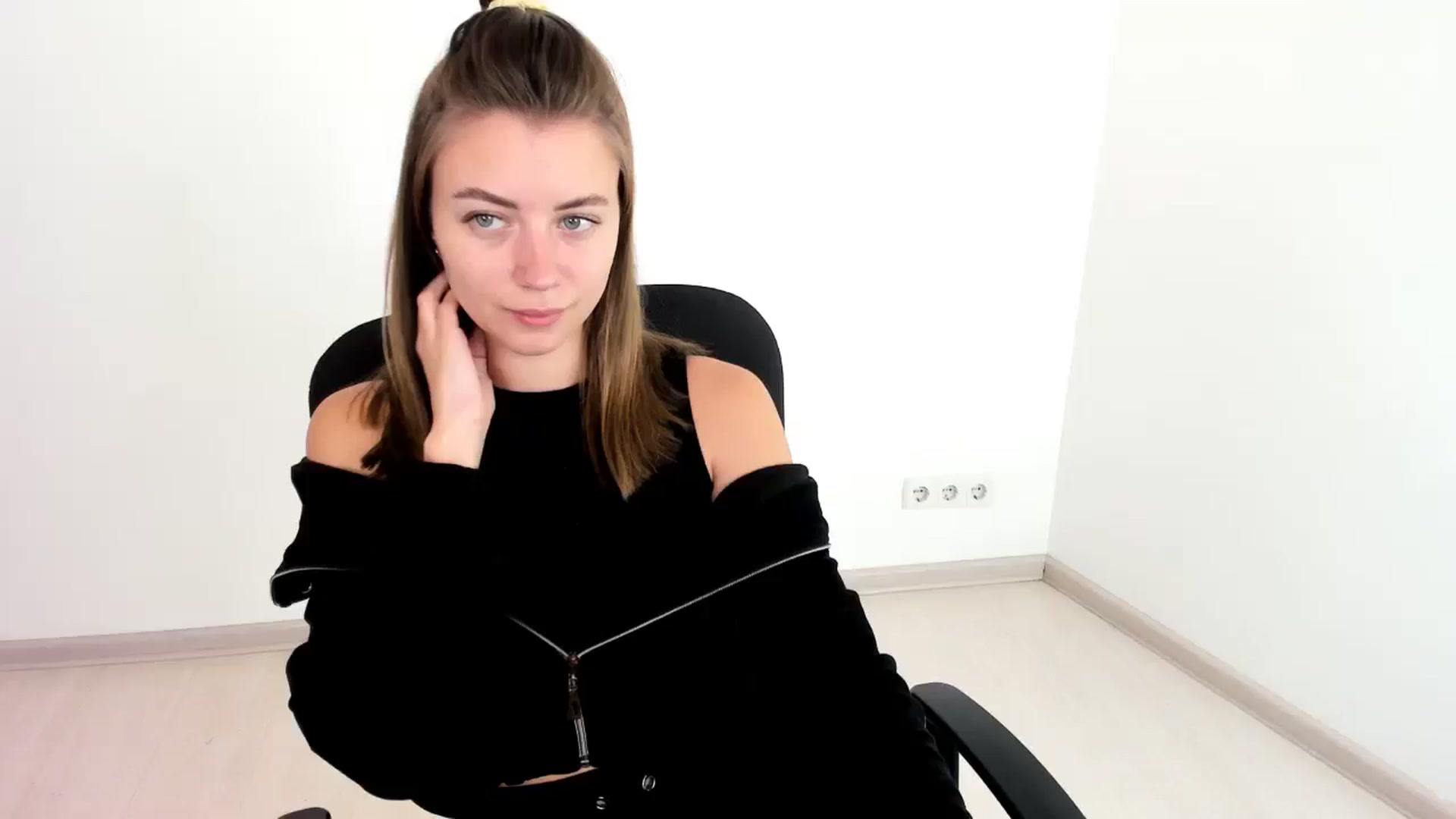 Gallery image thumbnail from Sulfate0's myfreecams stream on, 10/05/2024, 06:58 image 10 of 20