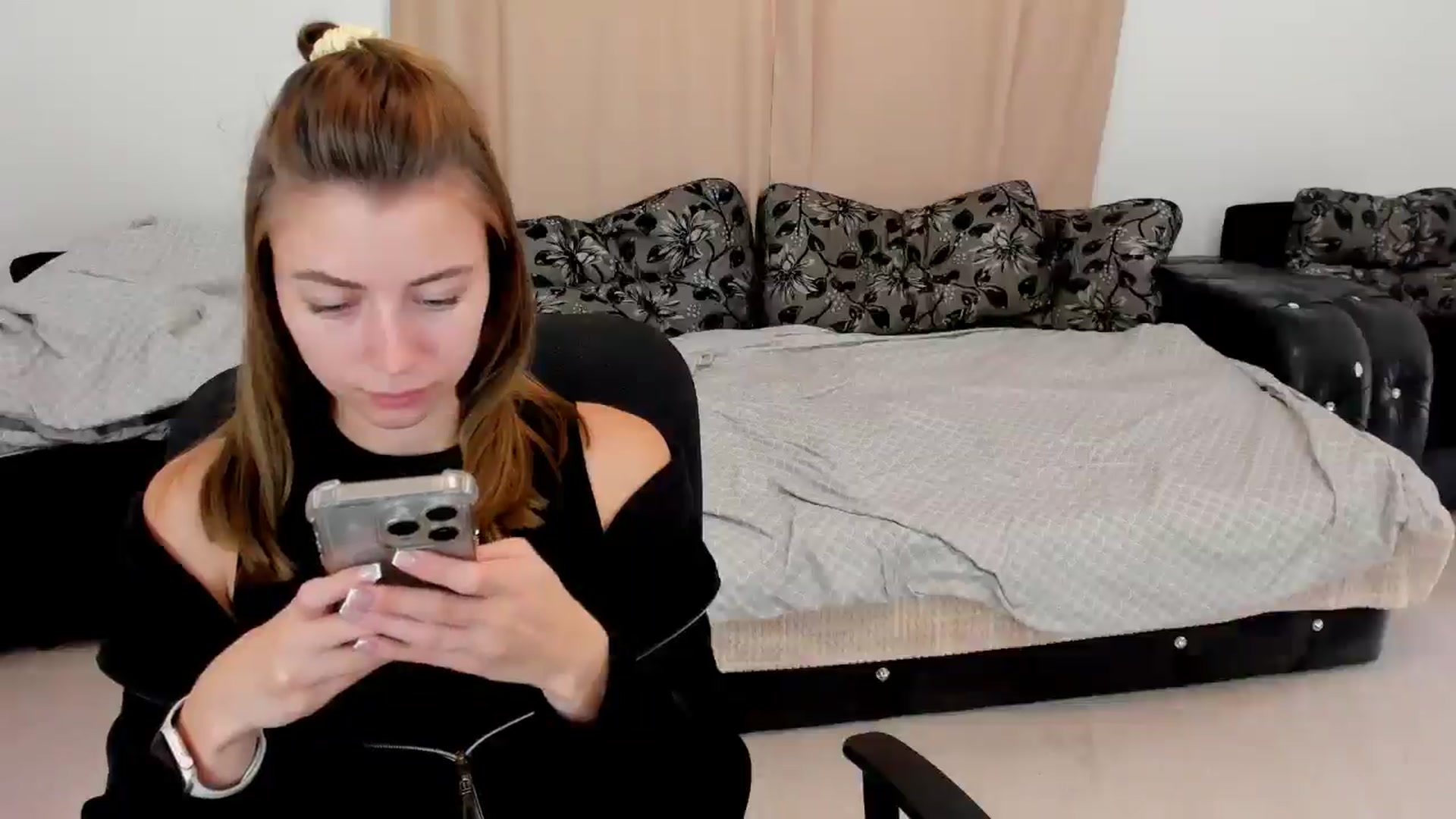 Gallery image thumbnail from Sulfate0's myfreecams stream on, 10/05/2024, 08:52 image 13 of 20