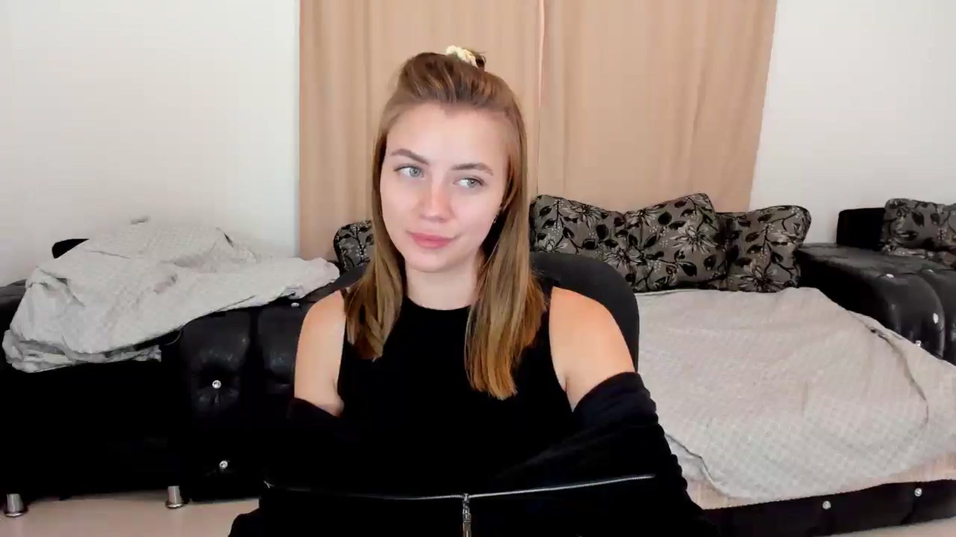 Gallery image thumbnail from Sulfate0's myfreecams stream on, 10/05/2024, 11:21 image 19 of 20