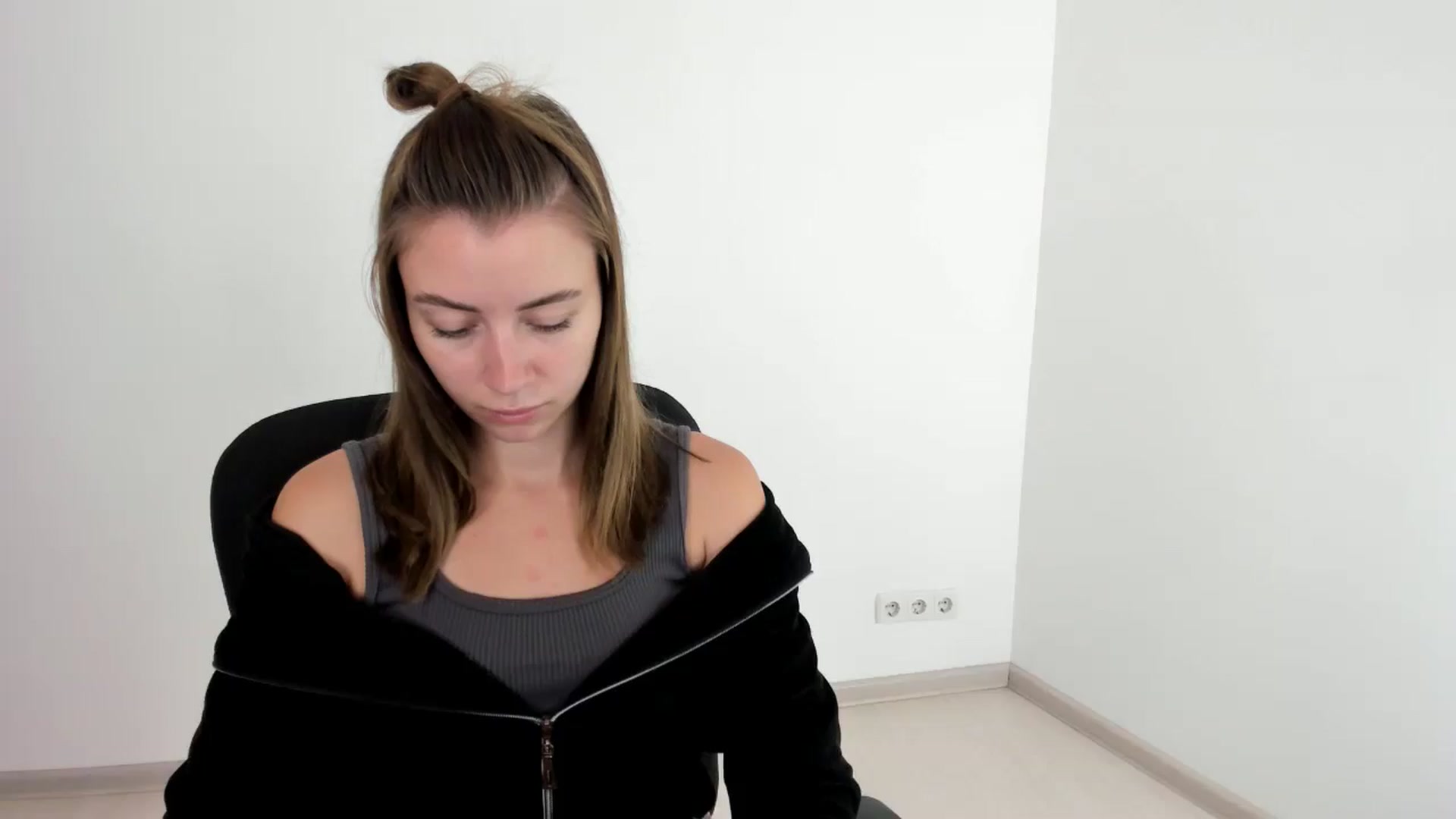 Gallery image thumbnail from Sulfate0's myfreecams stream on, 10/06/2024, 07:47 image 5 of 20
