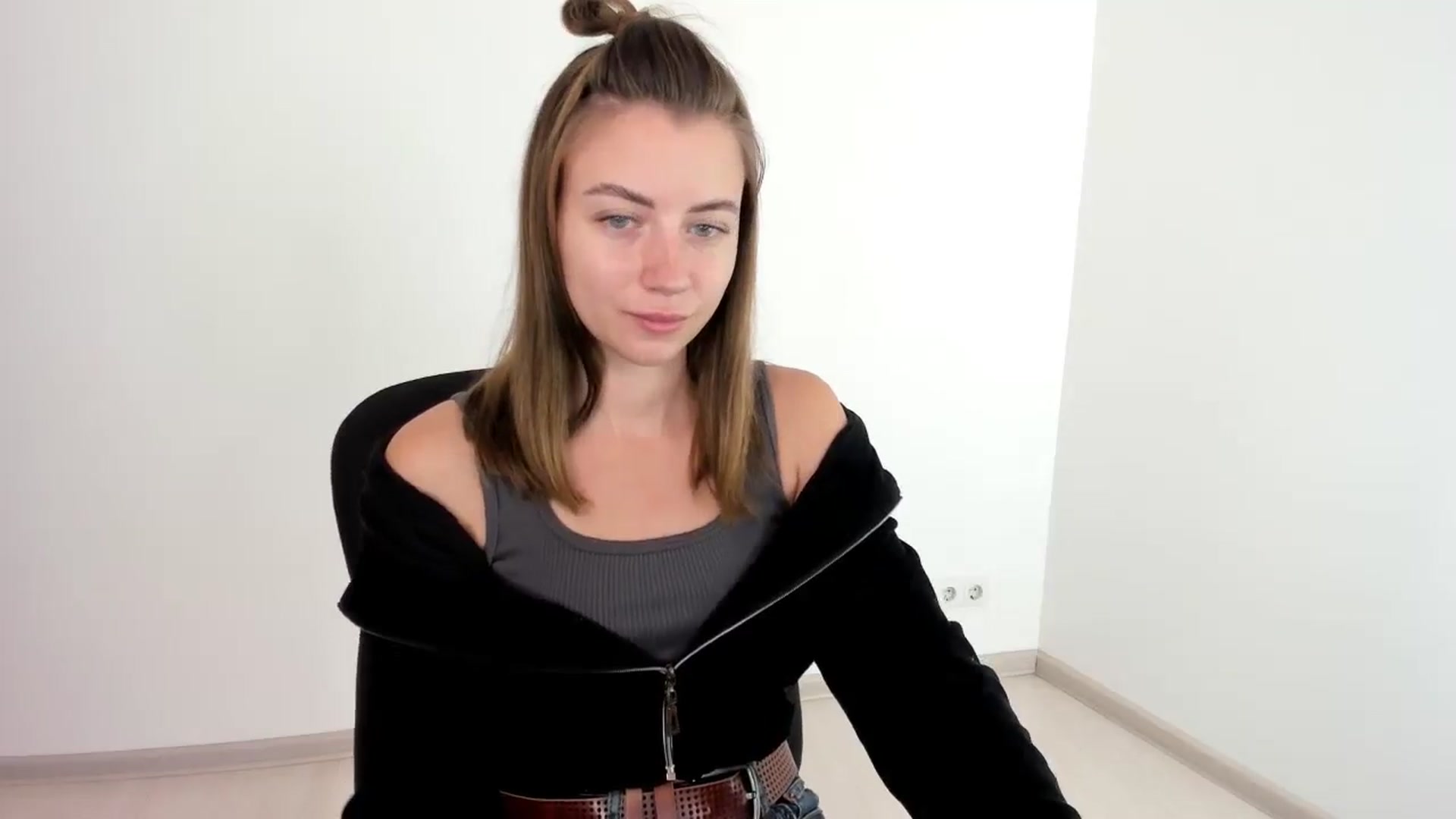 Gallery image thumbnail from Sulfate0's myfreecams stream on, 10/06/2024, 07:47 image 15 of 20