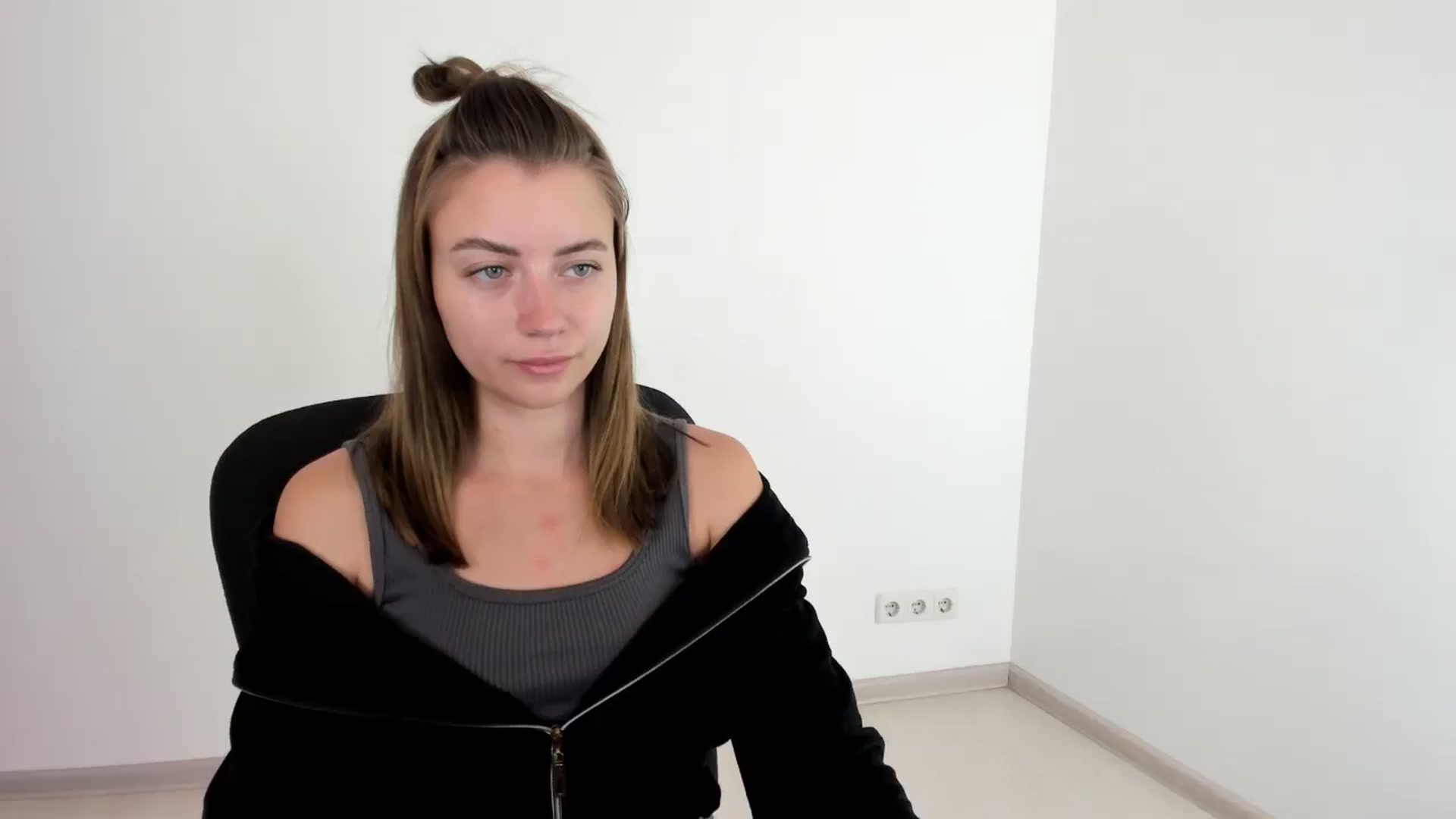 Gallery image thumbnail from Sulfate0's myfreecams stream on, 10/06/2024, 07:47 image 3 of 20