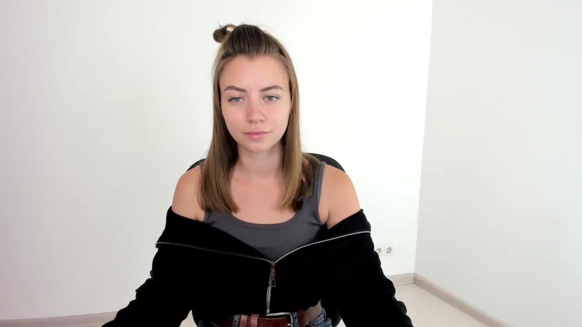 Gallery image thumbnail from Sulfate0's myfreecams stream on, 10/06/2024, 08:31 image 17 of 20