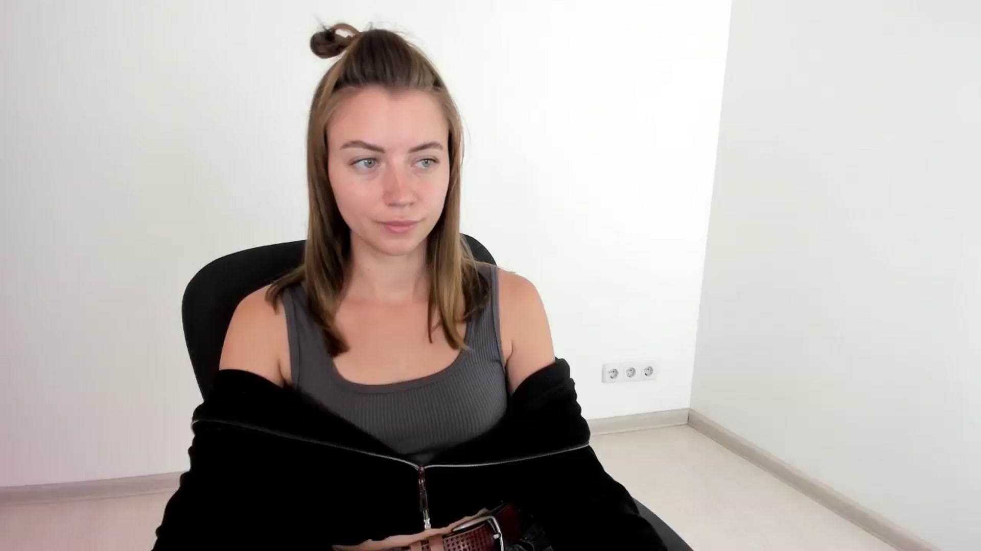 Gallery image thumbnail from Sulfate0's myfreecams stream on, 10/06/2024, 10:01 image 13 of 20