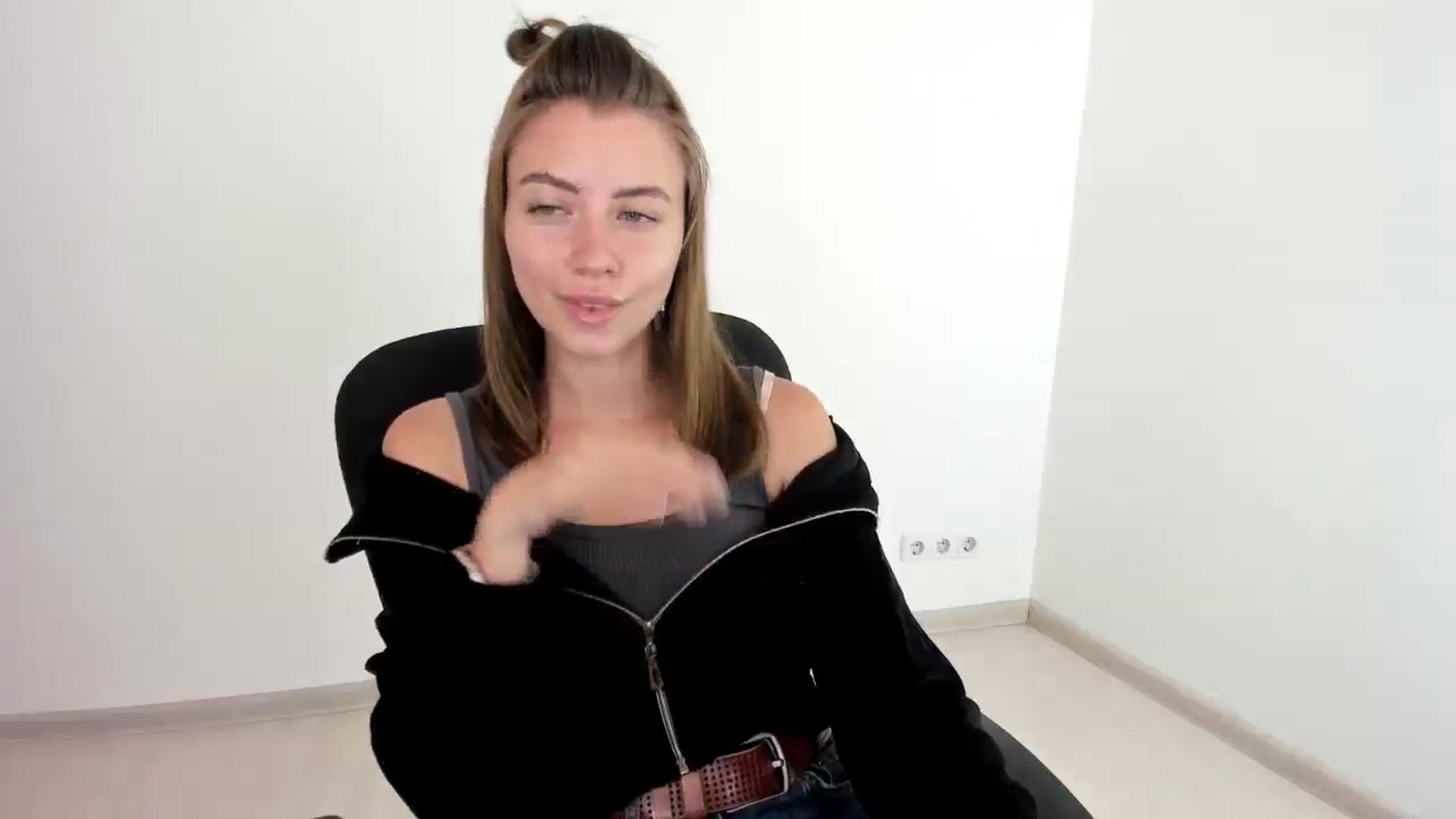 Gallery image thumbnail from Sulfate0's myfreecams stream on, 10/06/2024, 10:01 image 3 of 20