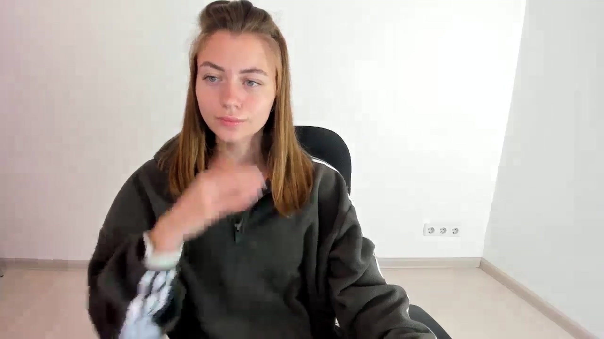 Gallery image thumbnail from Sulfate0's myfreecams stream on, 10/10/2024, 09:05 image 12 of 20