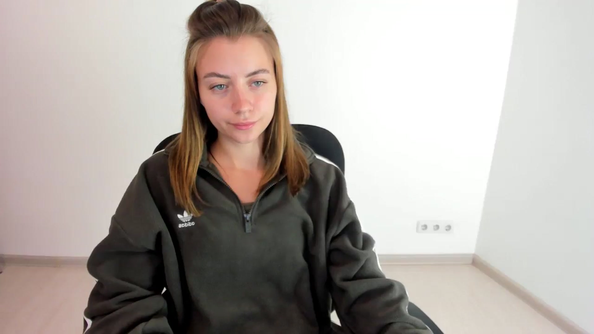 Gallery image thumbnail from Sulfate0's myfreecams stream on, 10/10/2024, 09:05 image 6 of 20