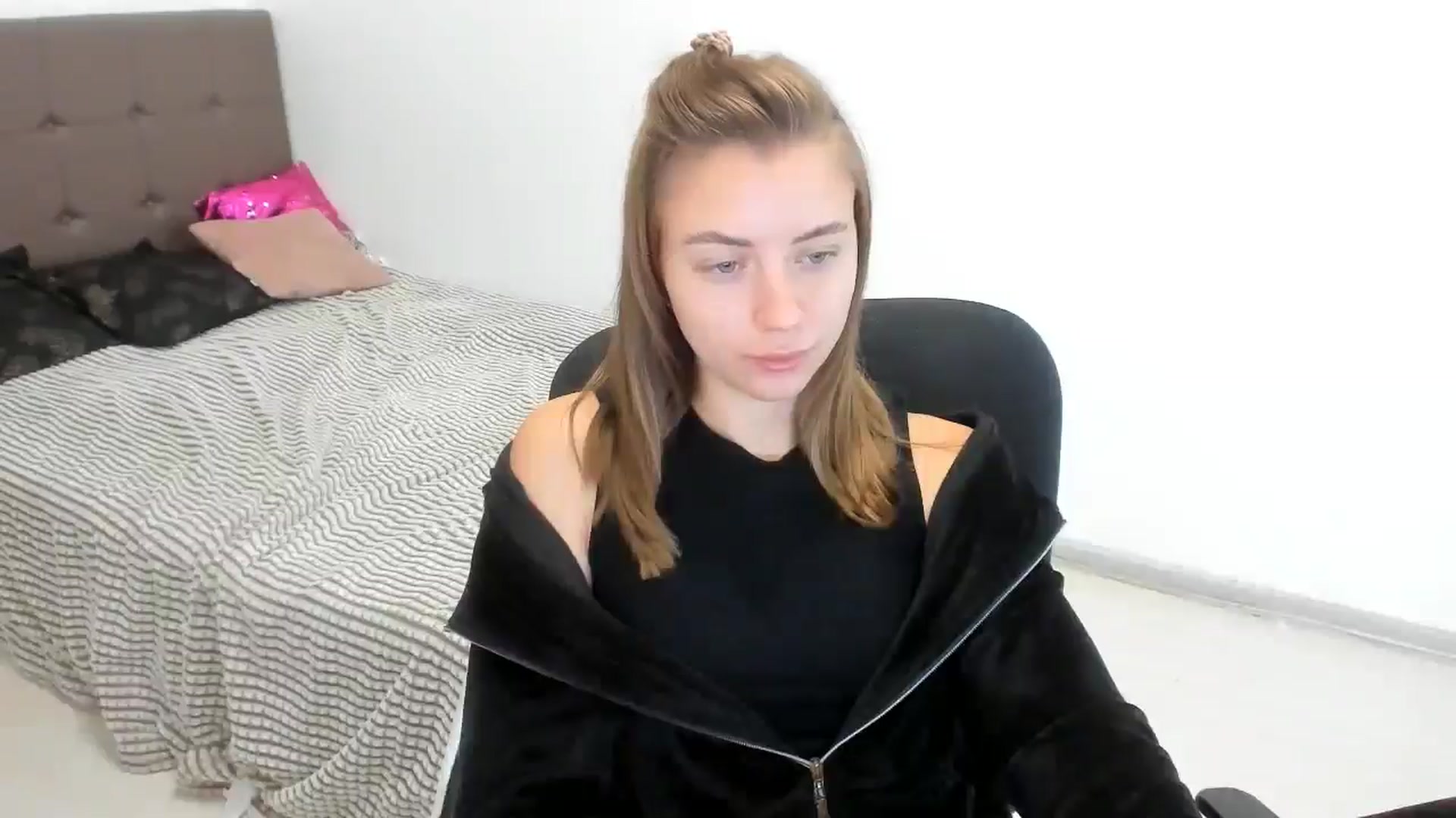 Gallery image thumbnail from Sulfate0's myfreecams stream on, 10/11/2024, 06:33 image 19 of 20