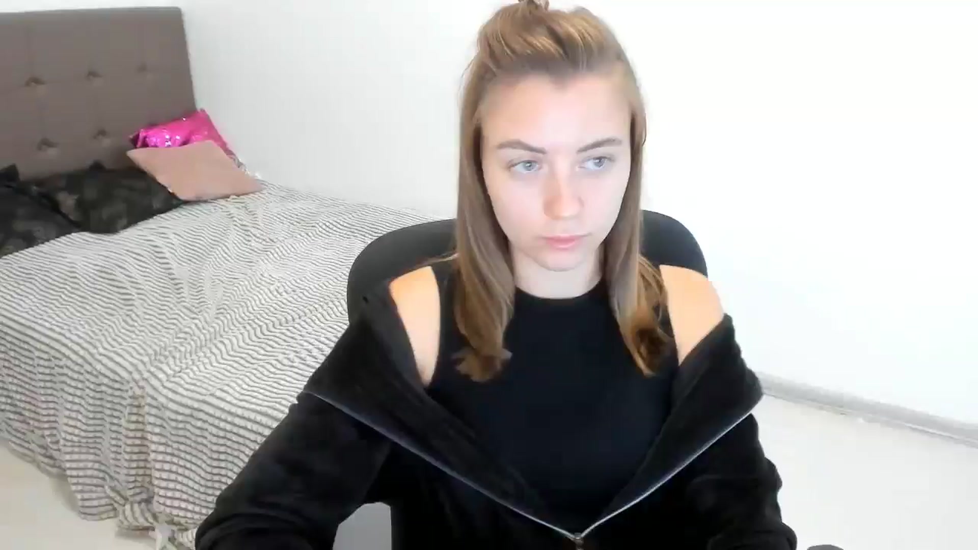 Gallery image thumbnail from Sulfate0's myfreecams stream on, 10/11/2024, 06:33 image 4 of 20