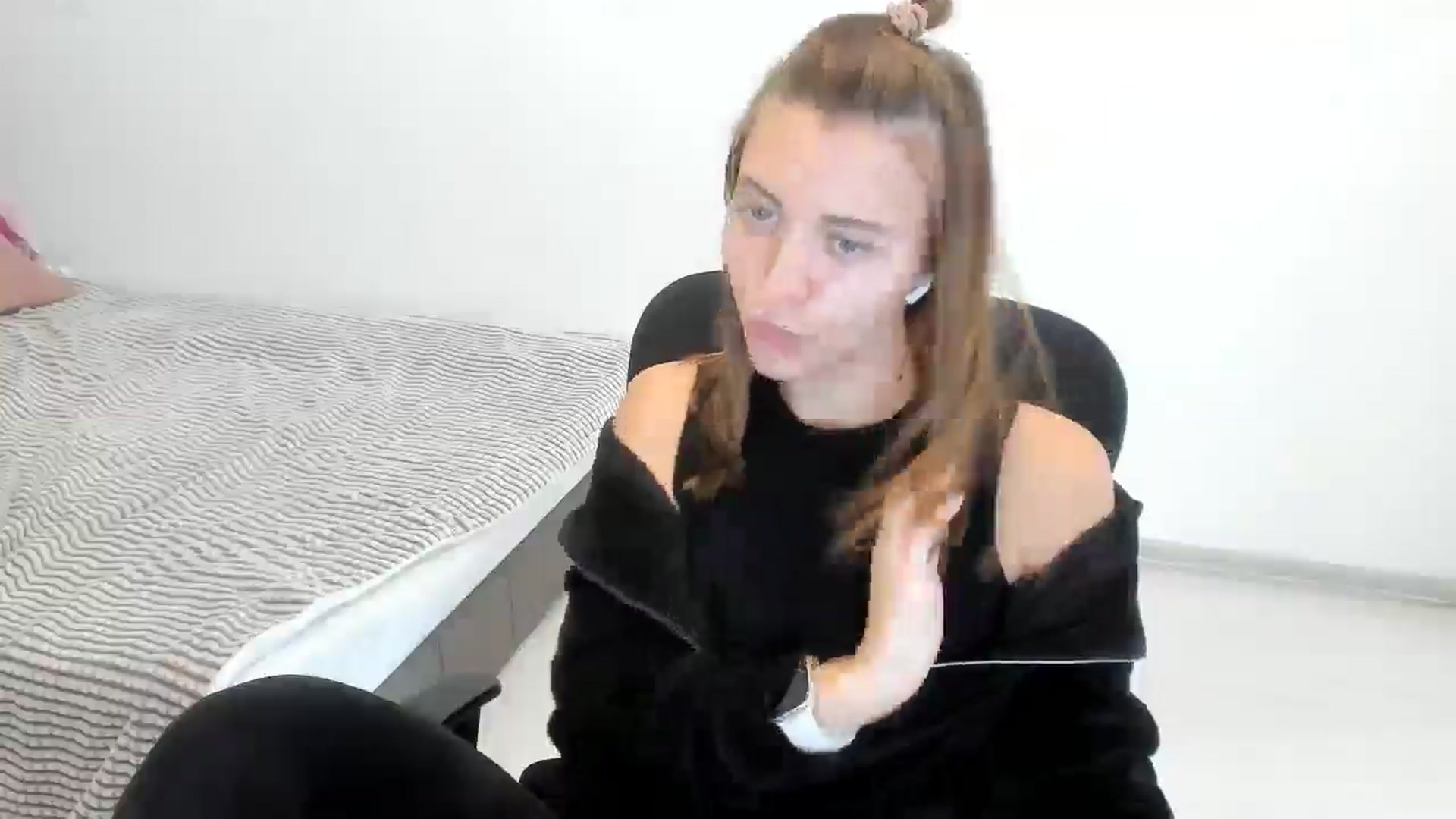 Gallery image thumbnail from Sulfate0's myfreecams stream on, 10/11/2024, 07:18 image 14 of 20