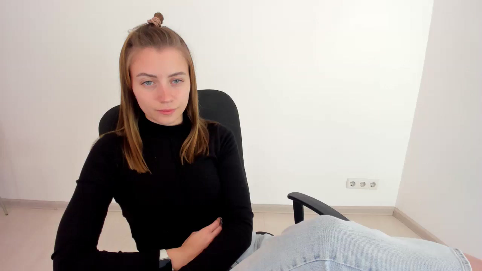Gallery image thumbnail from Sulfate0's myfreecams stream on, 10/14/2024, 11:09 image 10 of 20
