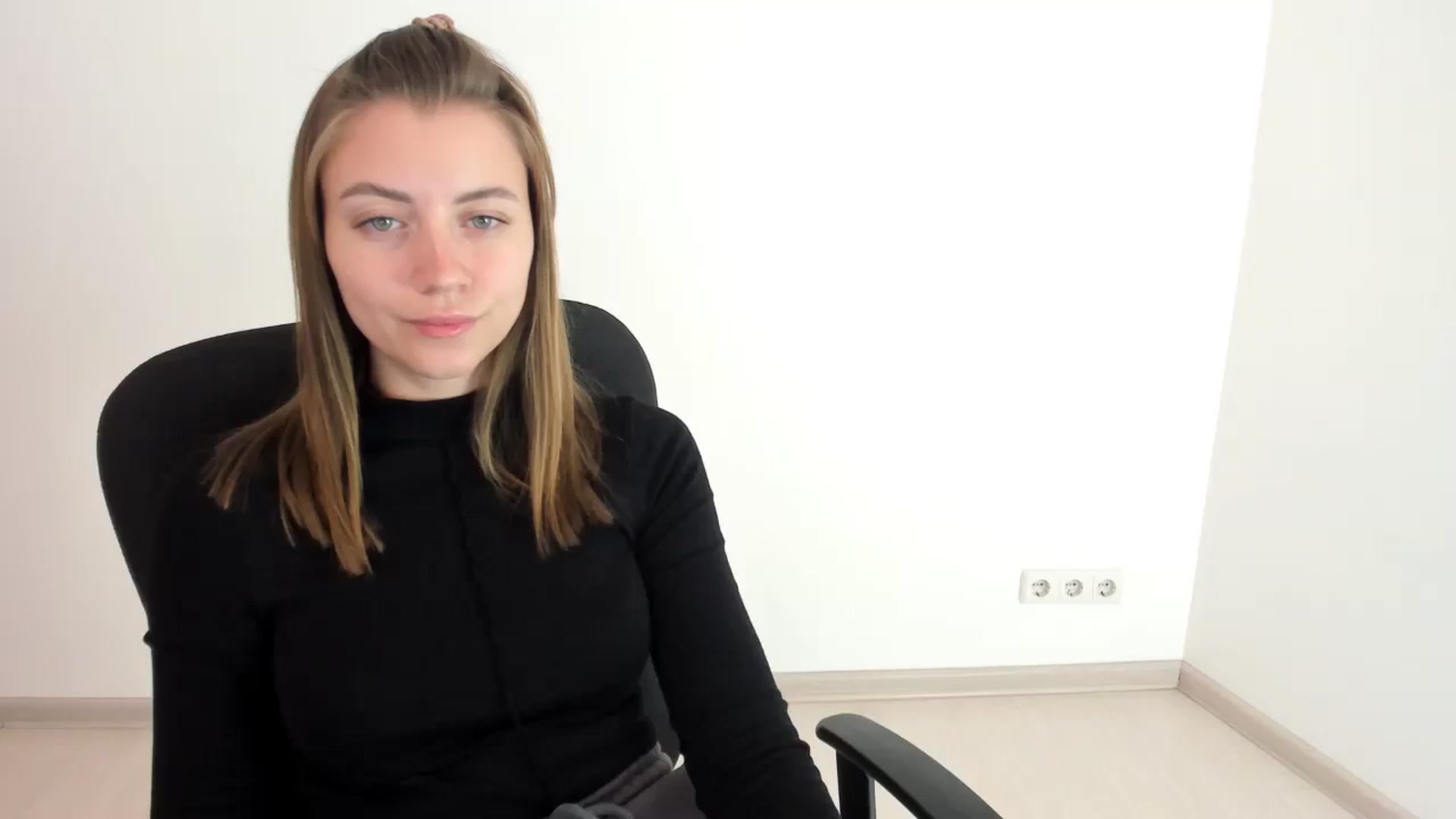 Gallery image thumbnail from Sulfate0's myfreecams stream on, 10/15/2024, 07:43 image 20 of 20