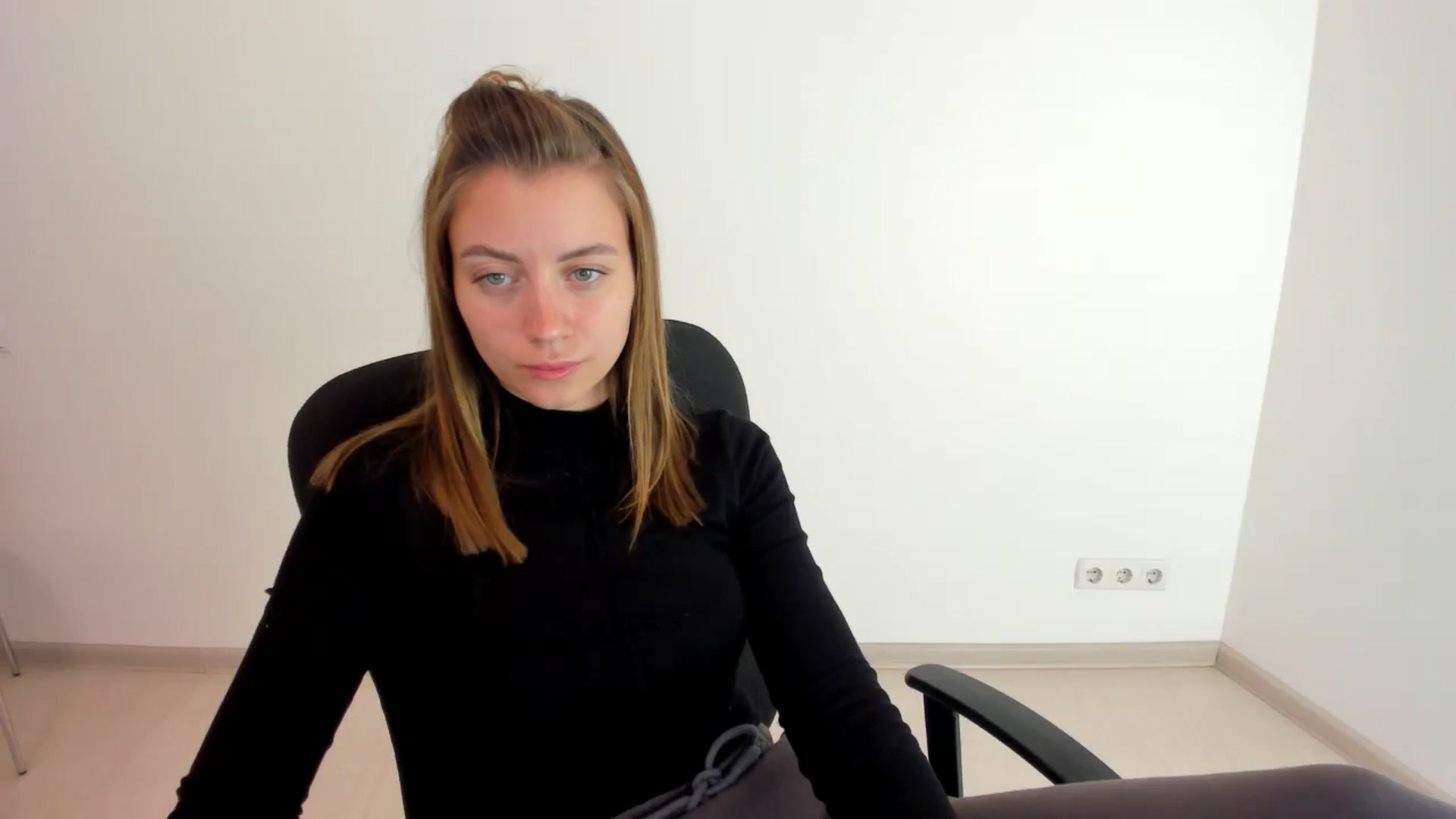 Gallery image thumbnail from Sulfate0's myfreecams stream on, 10/15/2024, 09:07 image 20 of 20