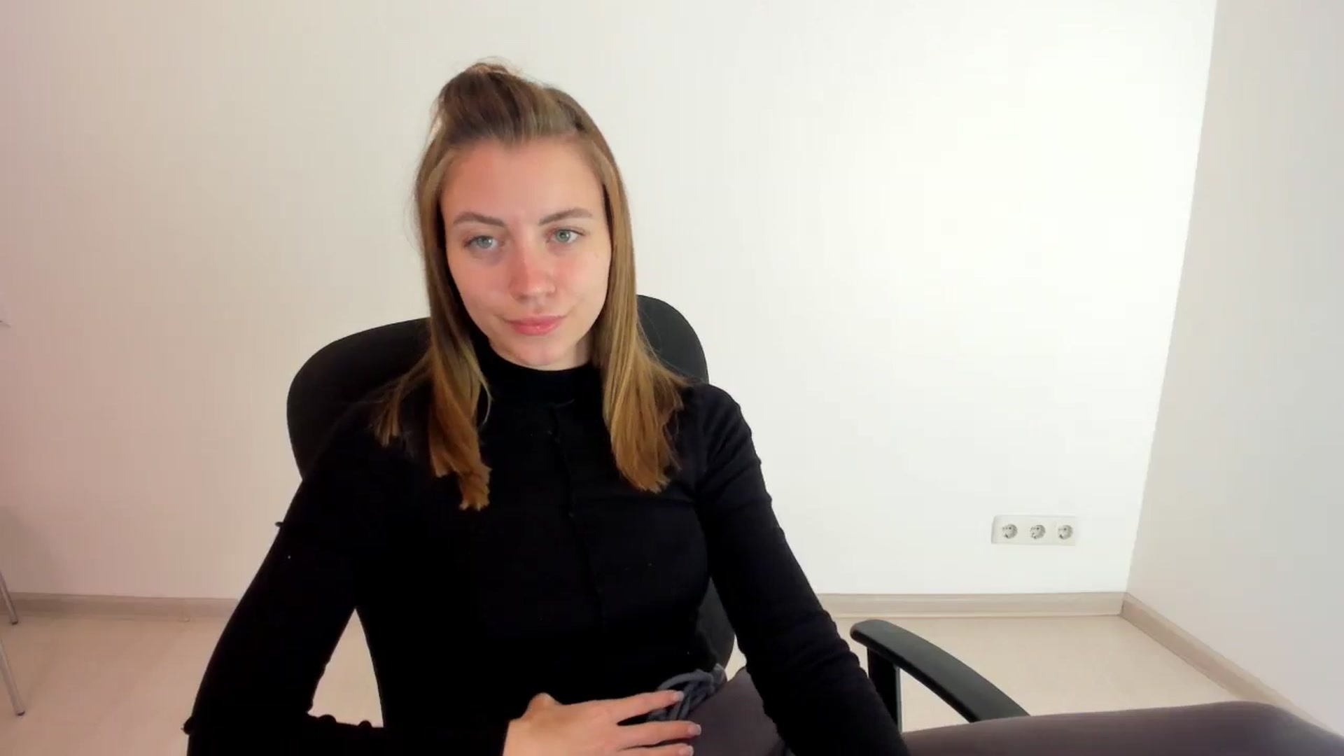 Gallery image thumbnail from Sulfate0's myfreecams stream on, 10/15/2024, 09:07 image 11 of 20