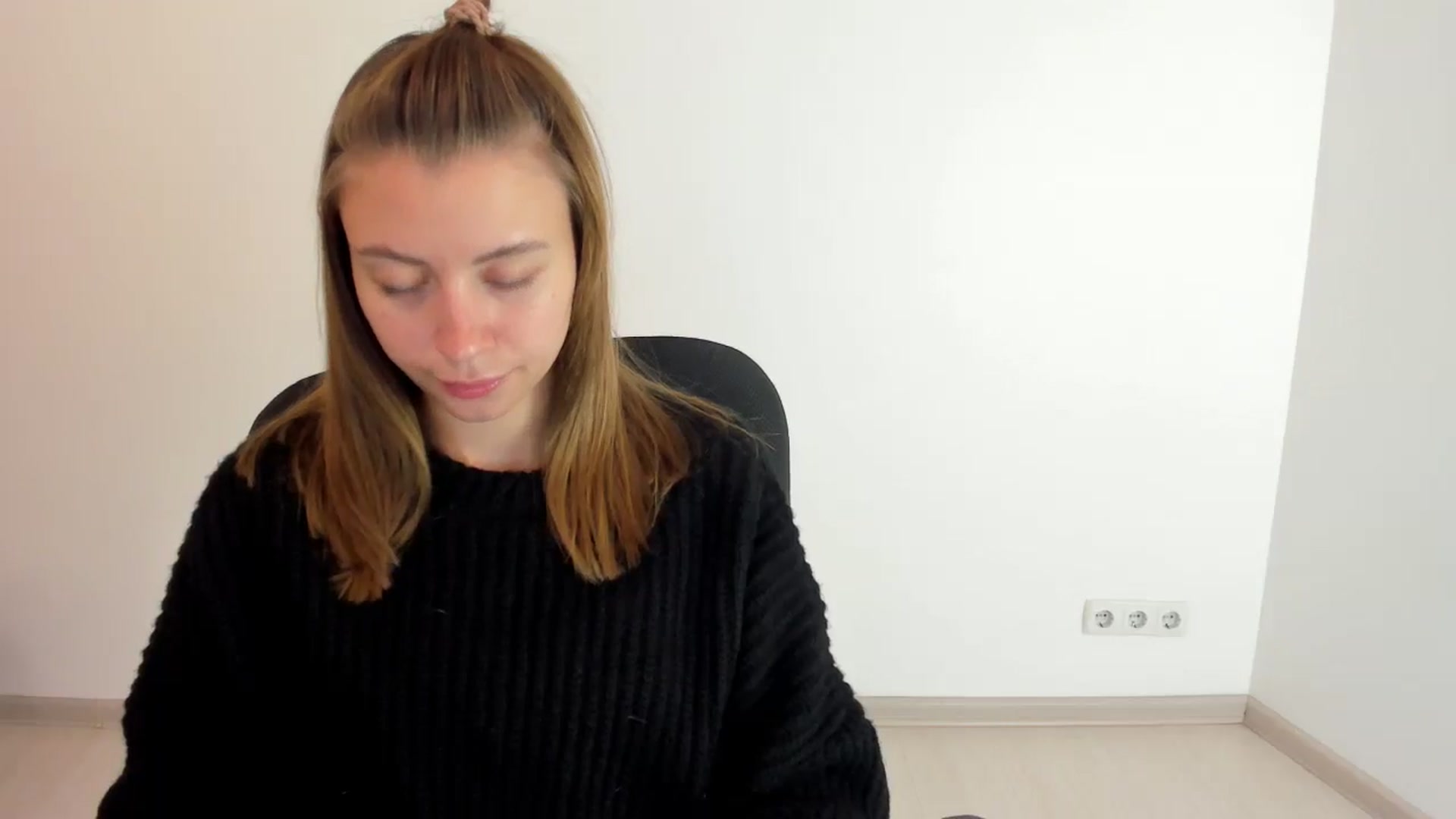 Gallery image thumbnail from Sulfate0's myfreecams stream on, 10/16/2024, 06:59 image 6 of 20
