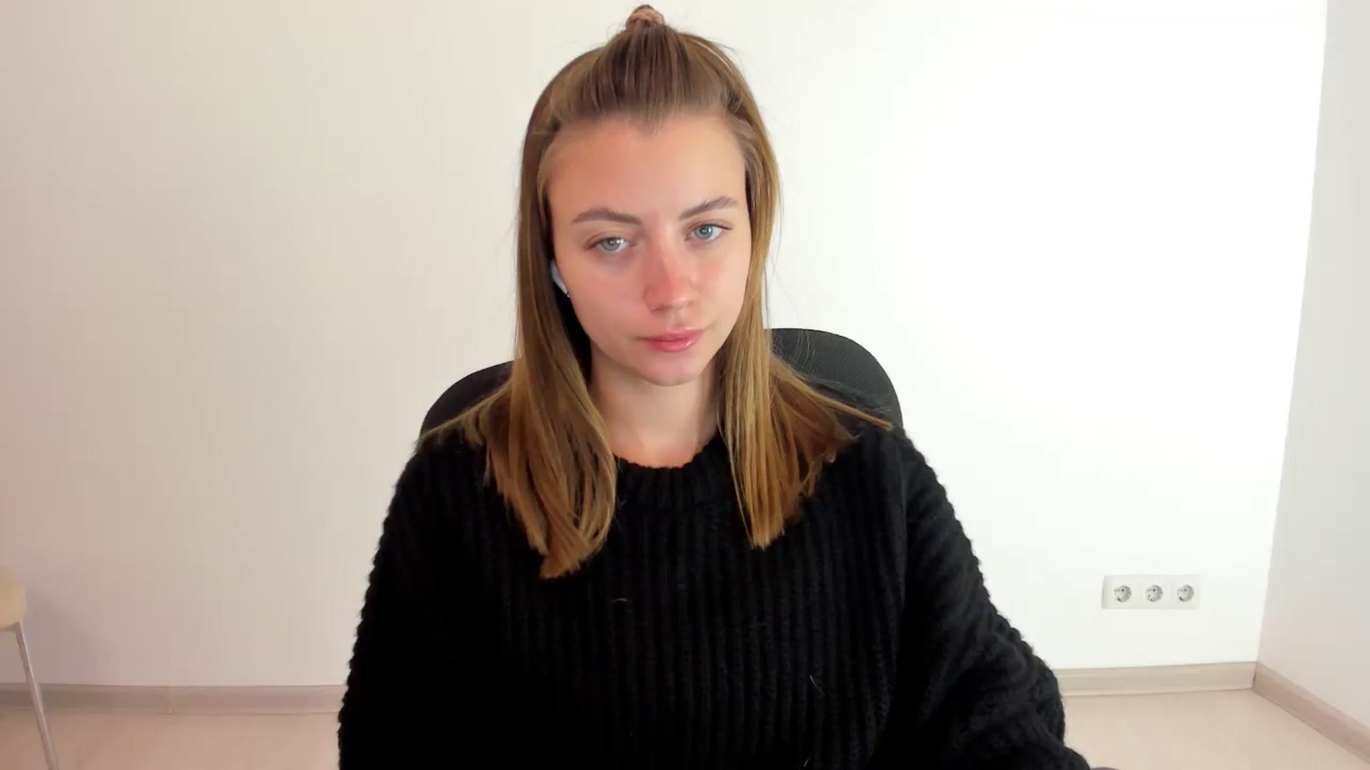 Gallery image thumbnail from Sulfate0's myfreecams stream on, 10/16/2024, 06:59 image 16 of 20