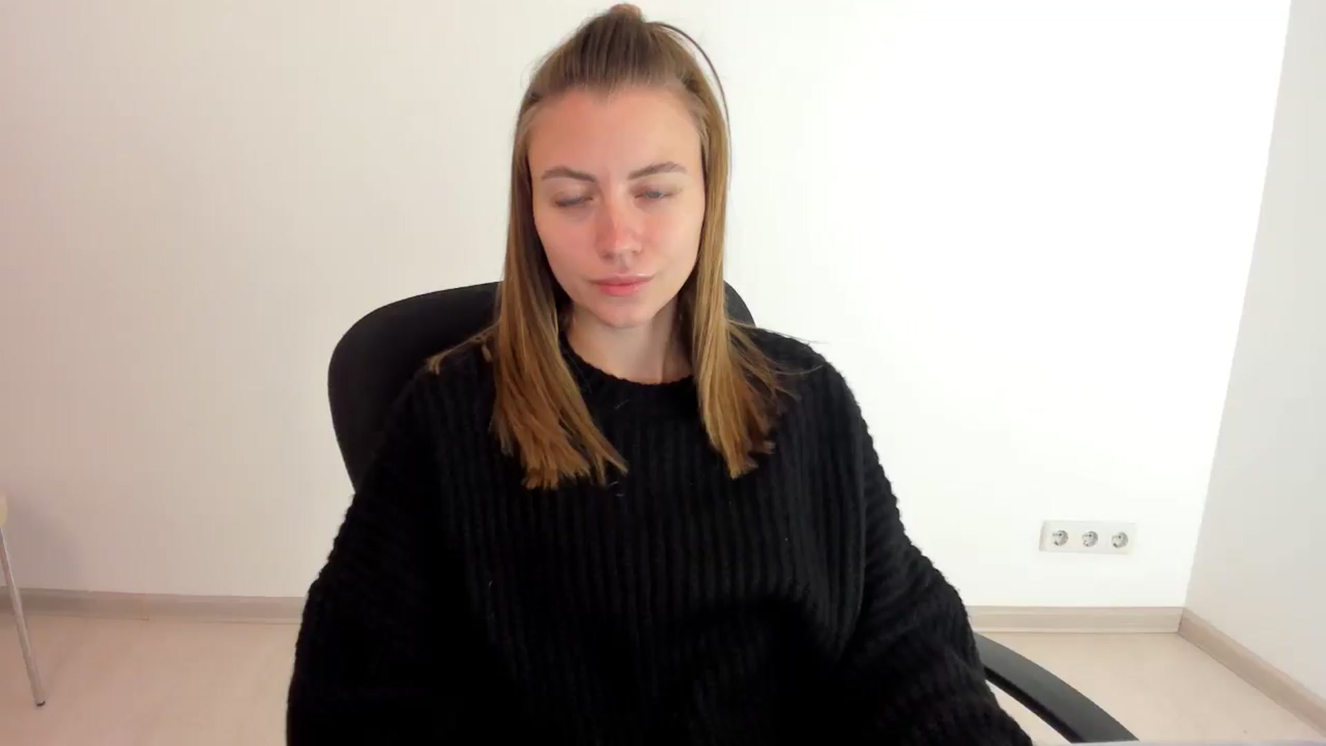 Gallery image thumbnail from Sulfate0's myfreecams stream on, 10/16/2024, 07:35 image 3 of 20