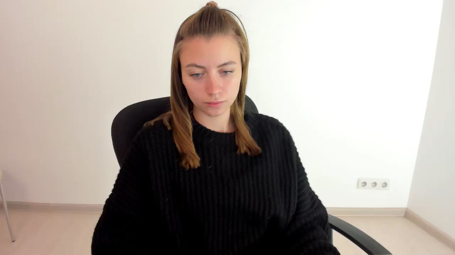 Gallery image thumbnail from Sulfate0's myfreecams stream on, 10/16/2024, 07:35 image 10 of 20