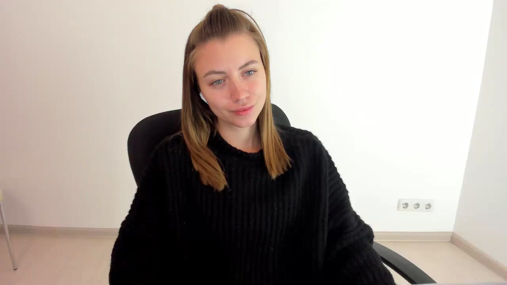 Gallery image thumbnail from Sulfate0's myfreecams stream on, 10/16/2024, 07:35 image 20 of 20