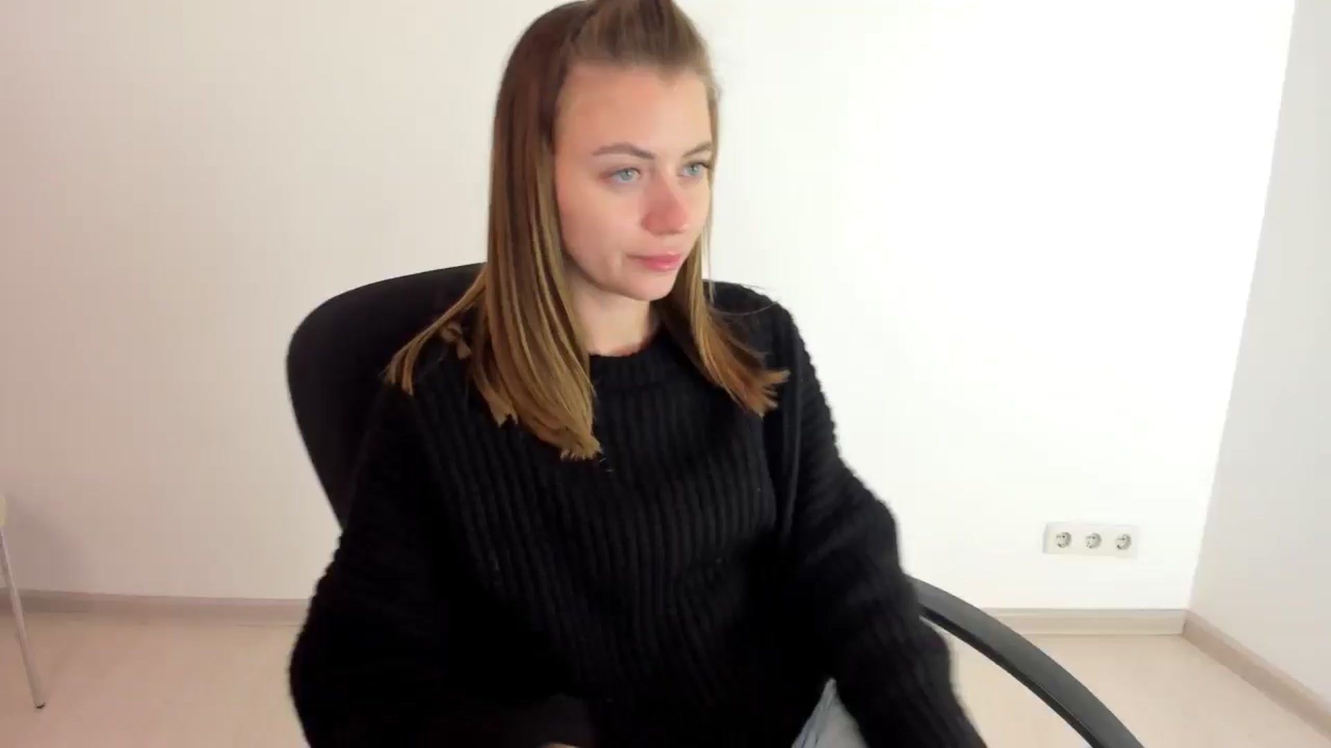 Gallery image thumbnail from Sulfate0's myfreecams stream on, 10/16/2024, 07:35 image 2 of 20