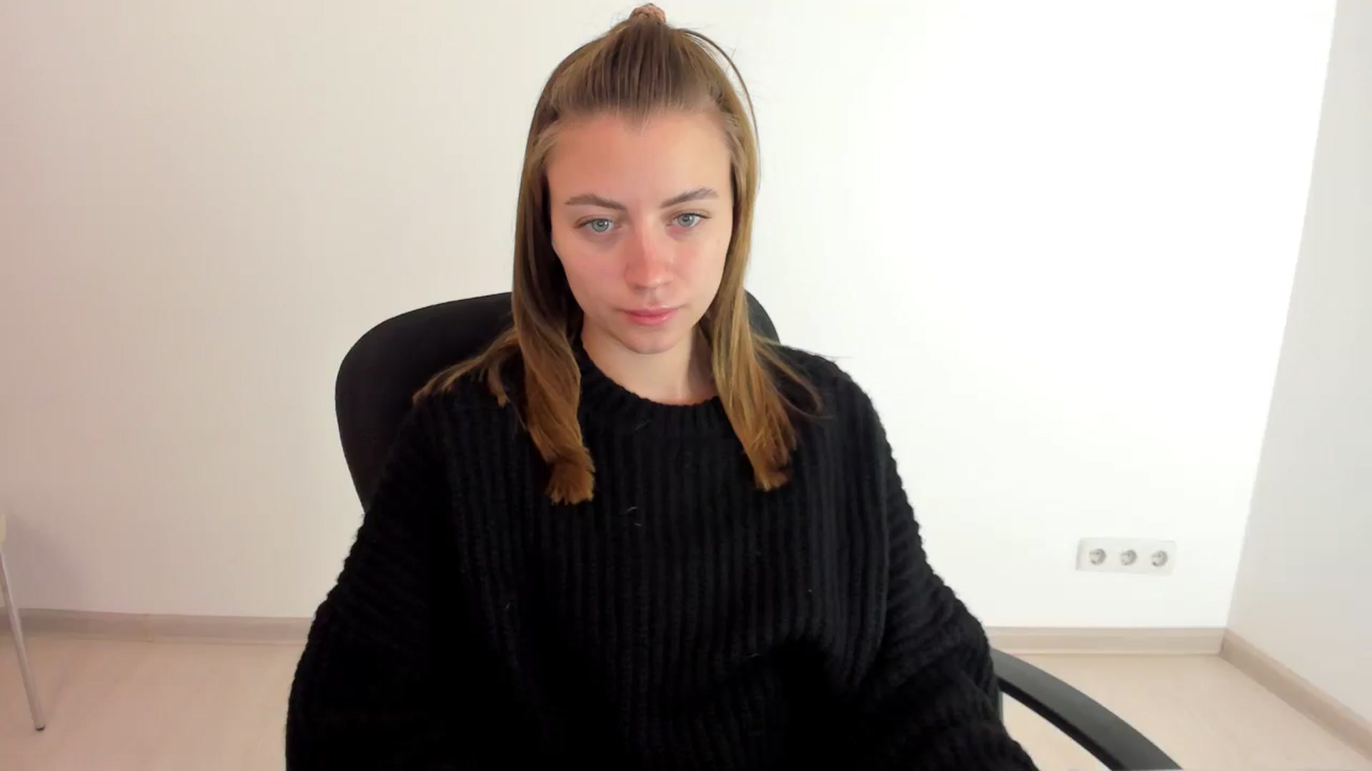 Gallery image thumbnail from Sulfate0's myfreecams stream on, 10/16/2024, 07:35 image 8 of 20