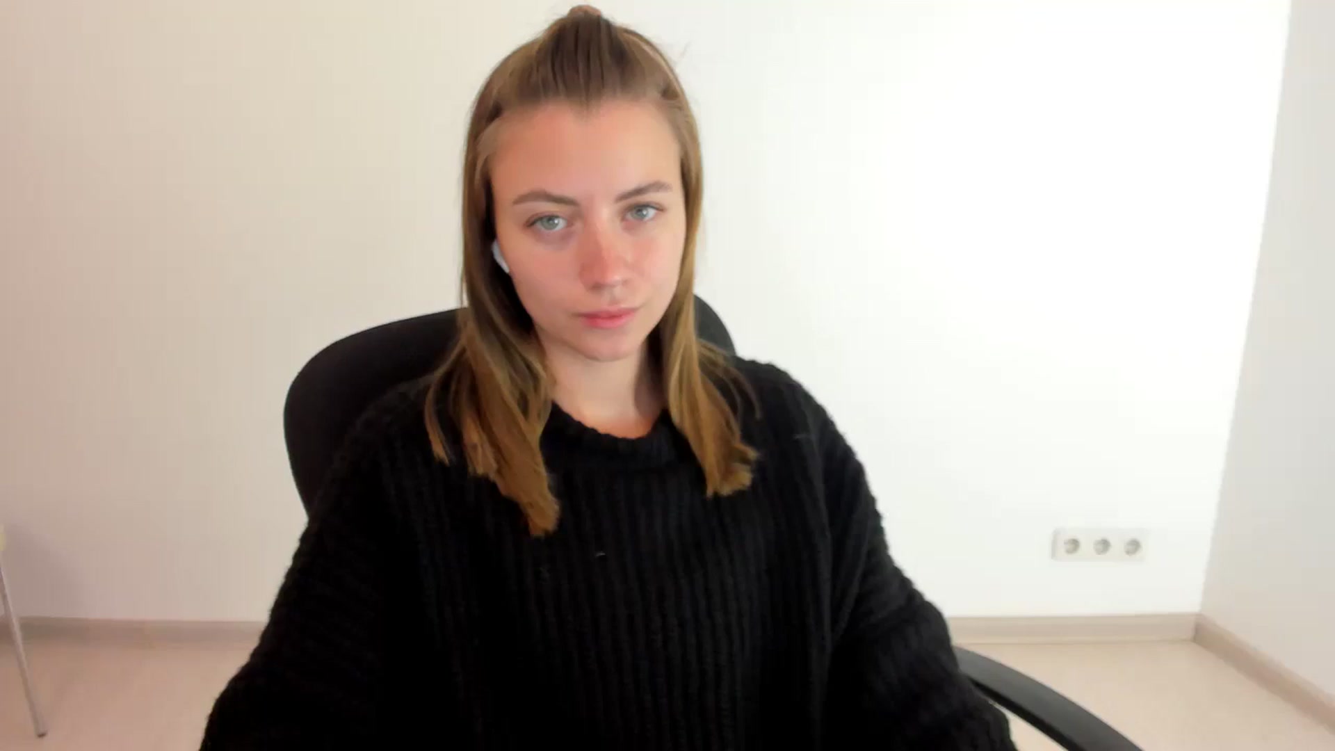 Gallery image thumbnail from Sulfate0's myfreecams stream on, 10/16/2024, 08:30 image 1 of 20