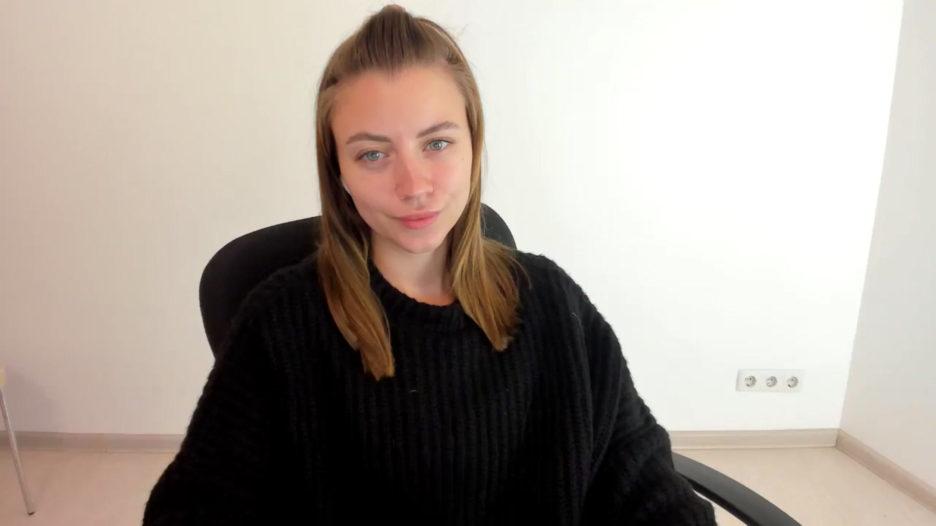 Gallery image thumbnail from Sulfate0's myfreecams stream on, 10/16/2024, 08:30 image 4 of 20