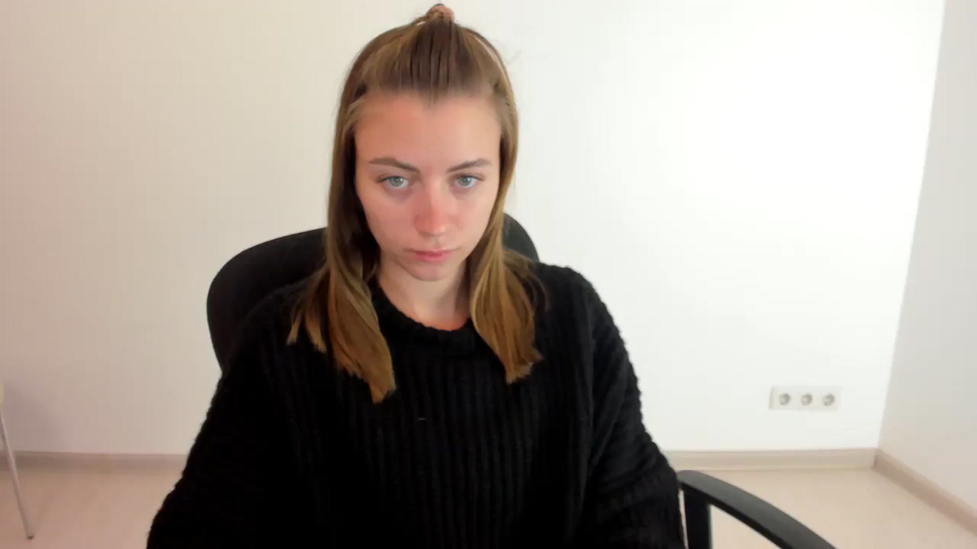 Gallery image thumbnail from Sulfate0's myfreecams stream on, 10/16/2024, 08:30 image 2 of 20