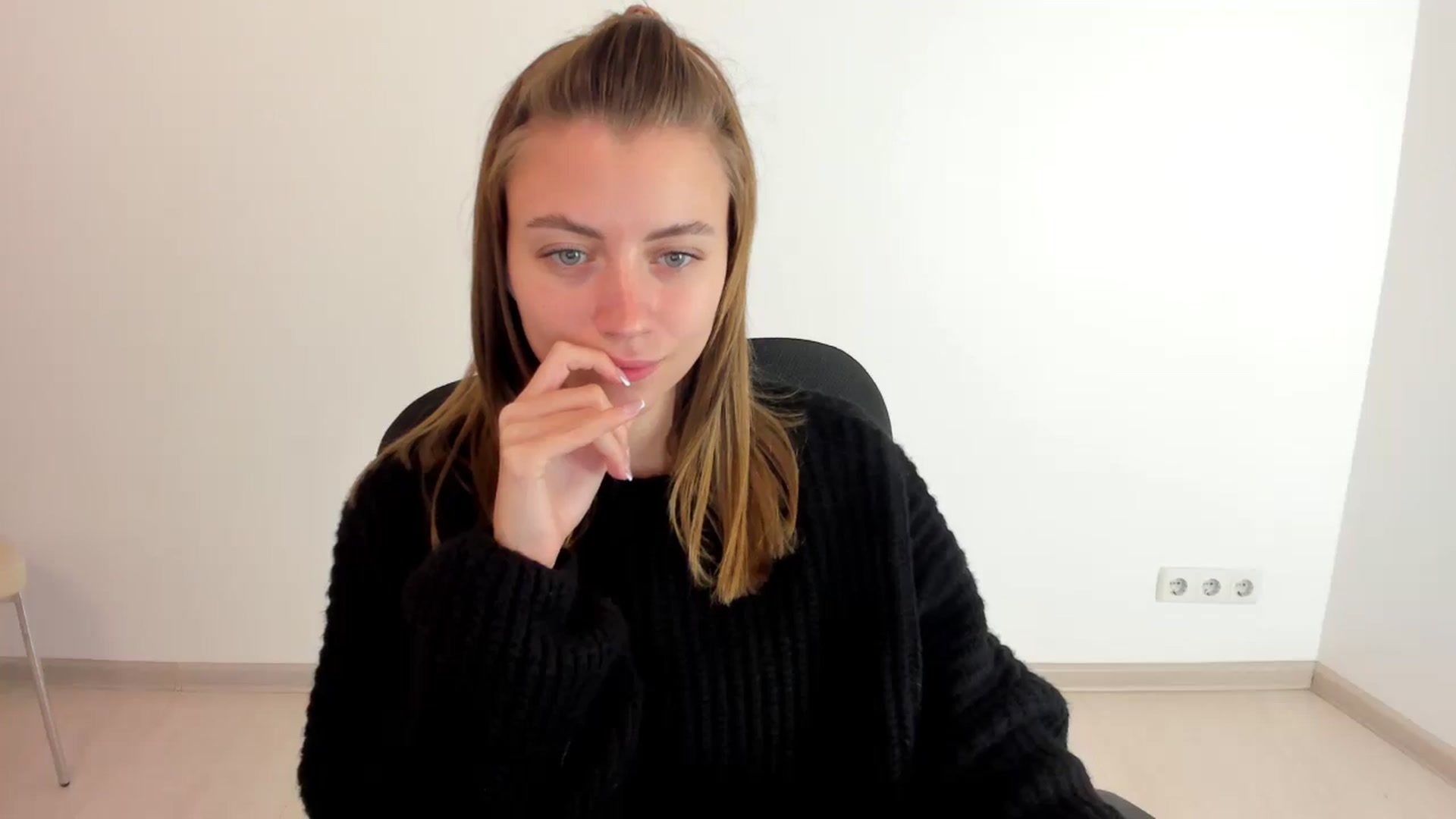 Gallery image thumbnail from Sulfate0's myfreecams stream on, 10/16/2024, 09:27 image 10 of 20