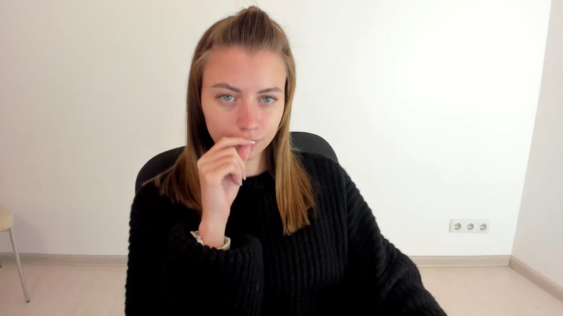 Gallery image thumbnail from Sulfate0's myfreecams stream on, 10/16/2024, 09:27 image 14 of 20