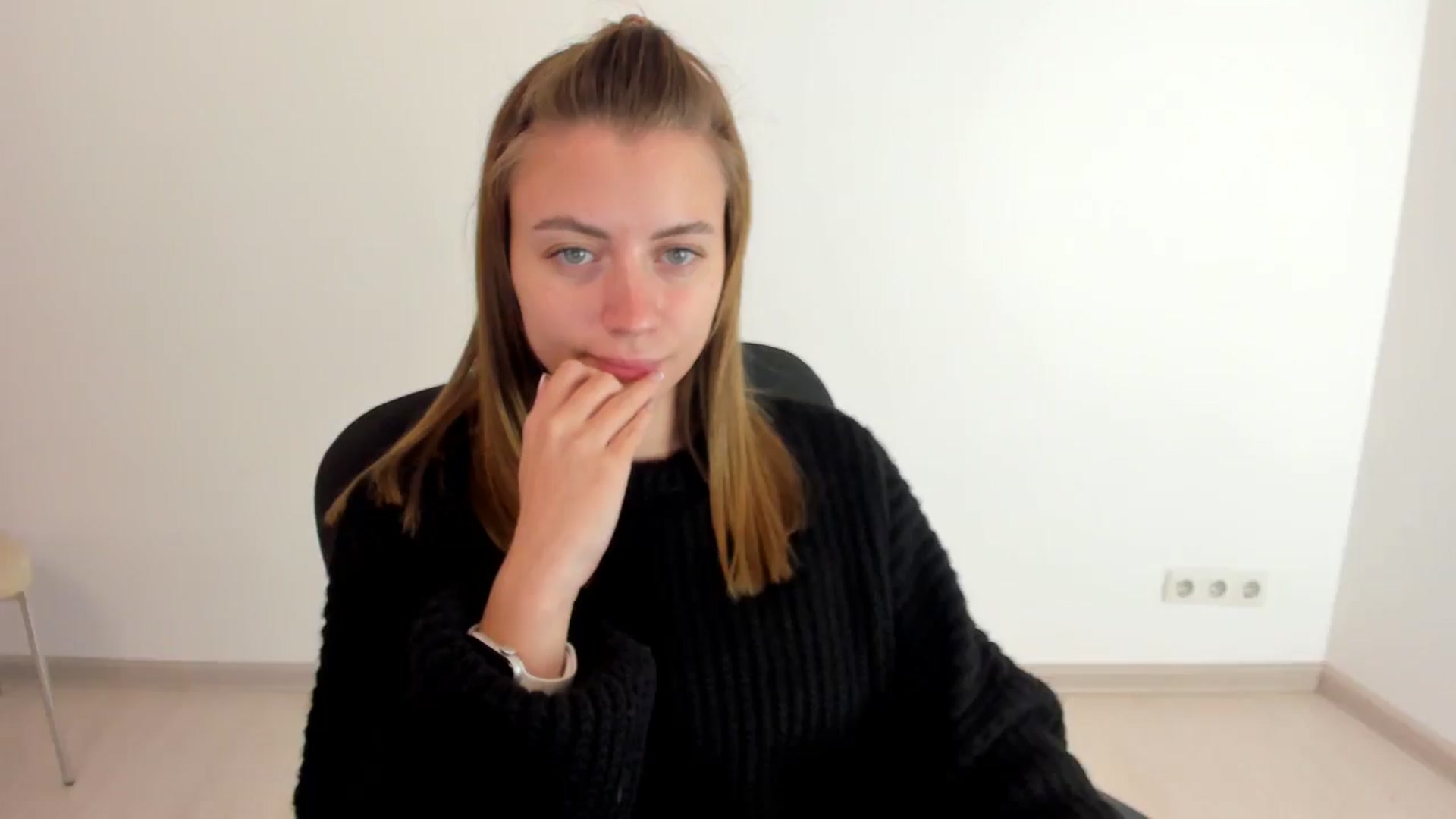 Gallery image thumbnail from Sulfate0's myfreecams stream on, 10/16/2024, 09:27 image 16 of 20