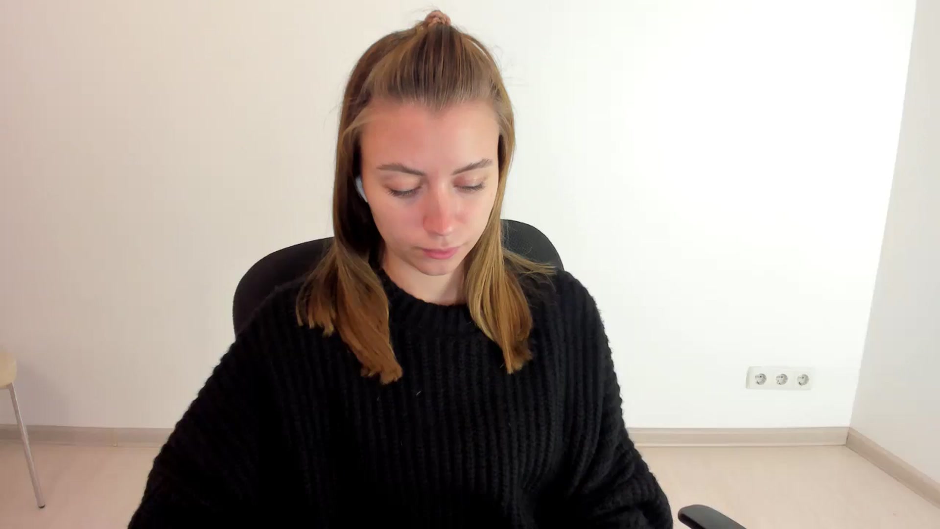 Gallery image thumbnail from Sulfate0's myfreecams stream on, 10/16/2024, 09:27 image 5 of 20