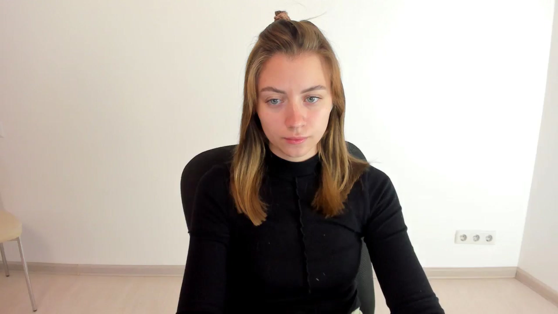 Gallery image thumbnail from Sulfate0's myfreecams stream on, 10/17/2024, 07:16 image 10 of 20