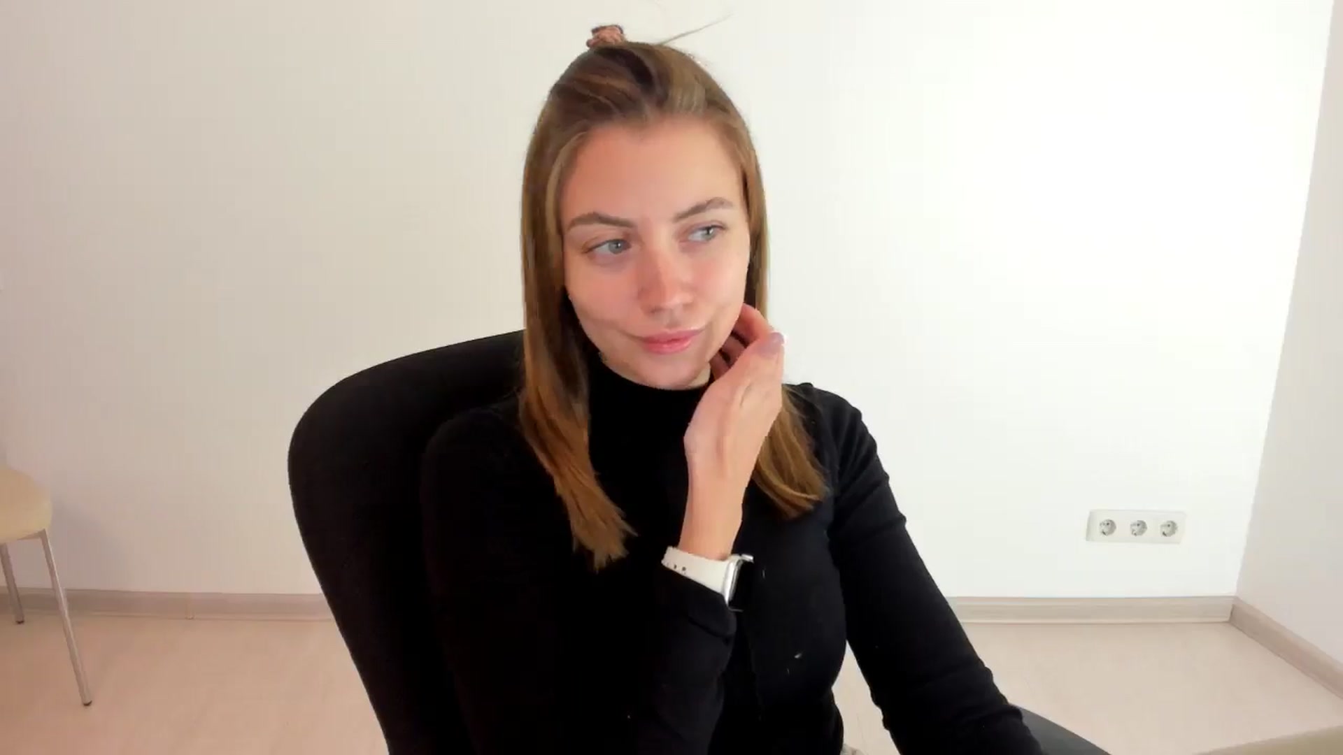 Gallery image thumbnail from Sulfate0's myfreecams stream on, 10/17/2024, 07:16 image 15 of 20