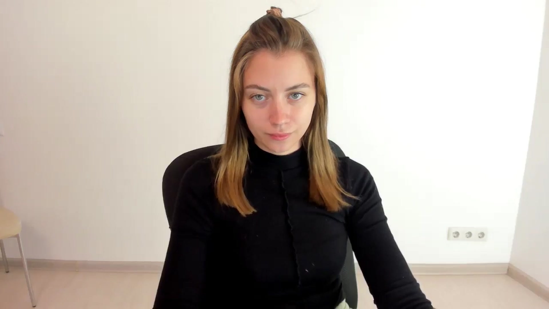 Gallery image thumbnail from Sulfate0's myfreecams stream on, 10/17/2024, 07:16 image 7 of 20