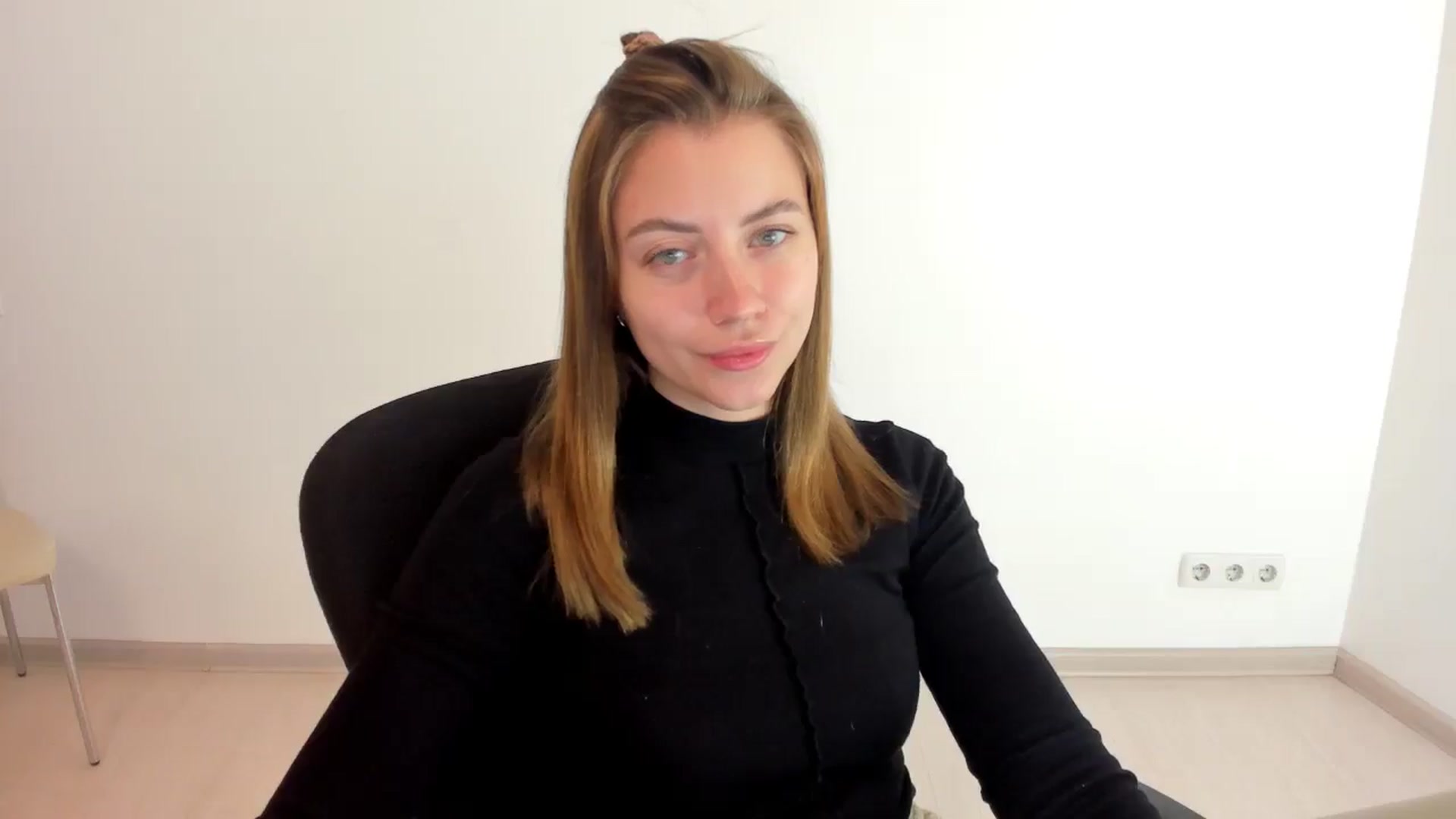 Gallery image thumbnail from Sulfate0's myfreecams stream on, 10/17/2024, 07:16 image 17 of 20