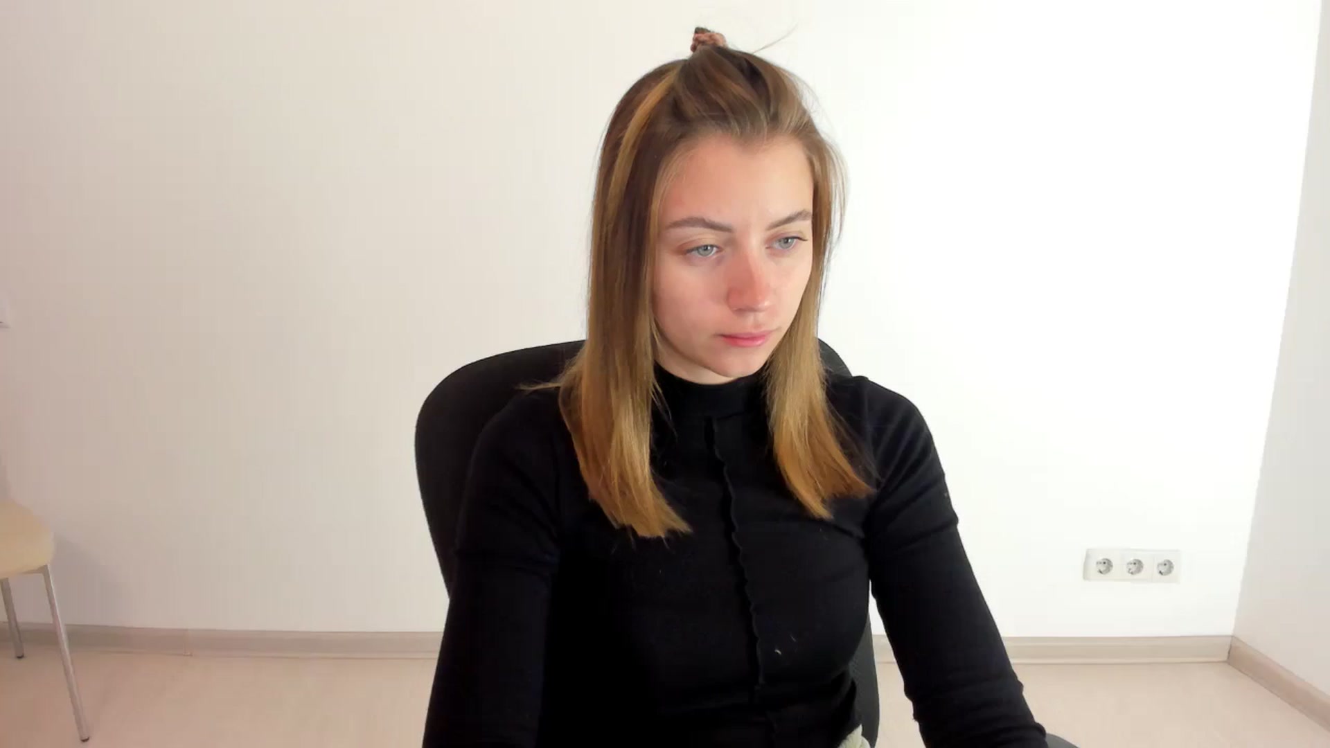 Gallery image thumbnail from Sulfate0's myfreecams stream on, 10/17/2024, 07:16 image 2 of 20