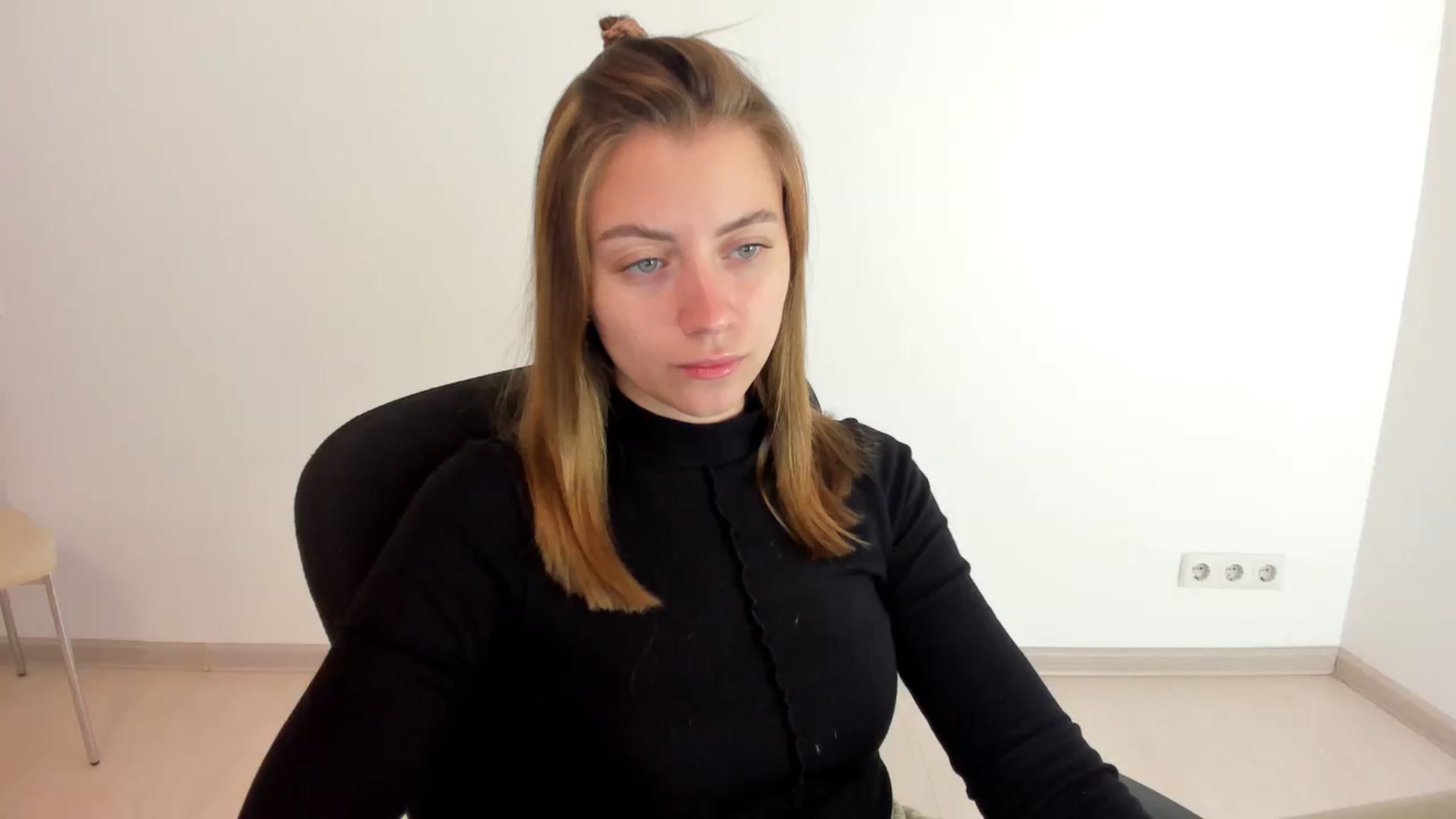 Gallery image thumbnail from Sulfate0's myfreecams stream on, 10/17/2024, 07:16 image 14 of 20