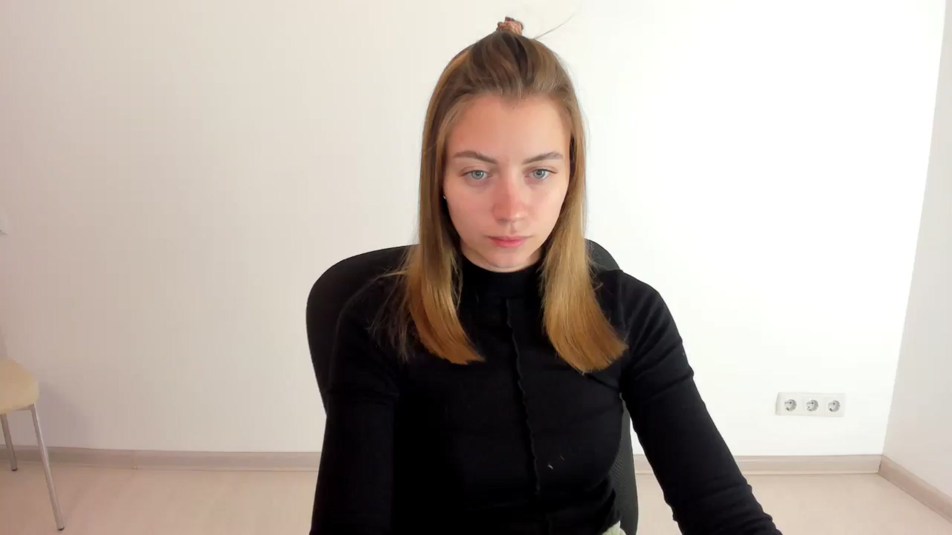 Gallery image thumbnail from Sulfate0's myfreecams stream on, 10/17/2024, 07:16 image 1 of 20