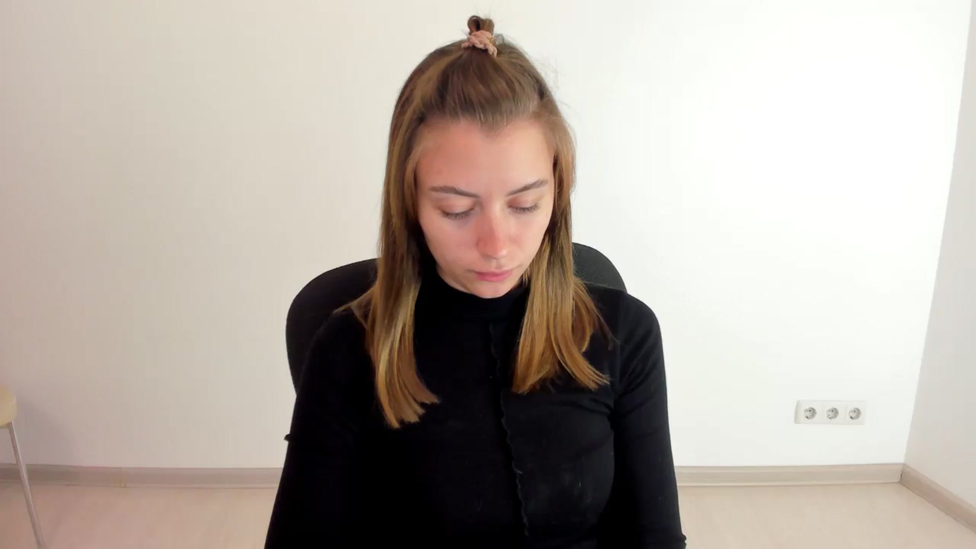Gallery image thumbnail from Sulfate0's myfreecams stream on, 10/17/2024, 08:42 image 10 of 20