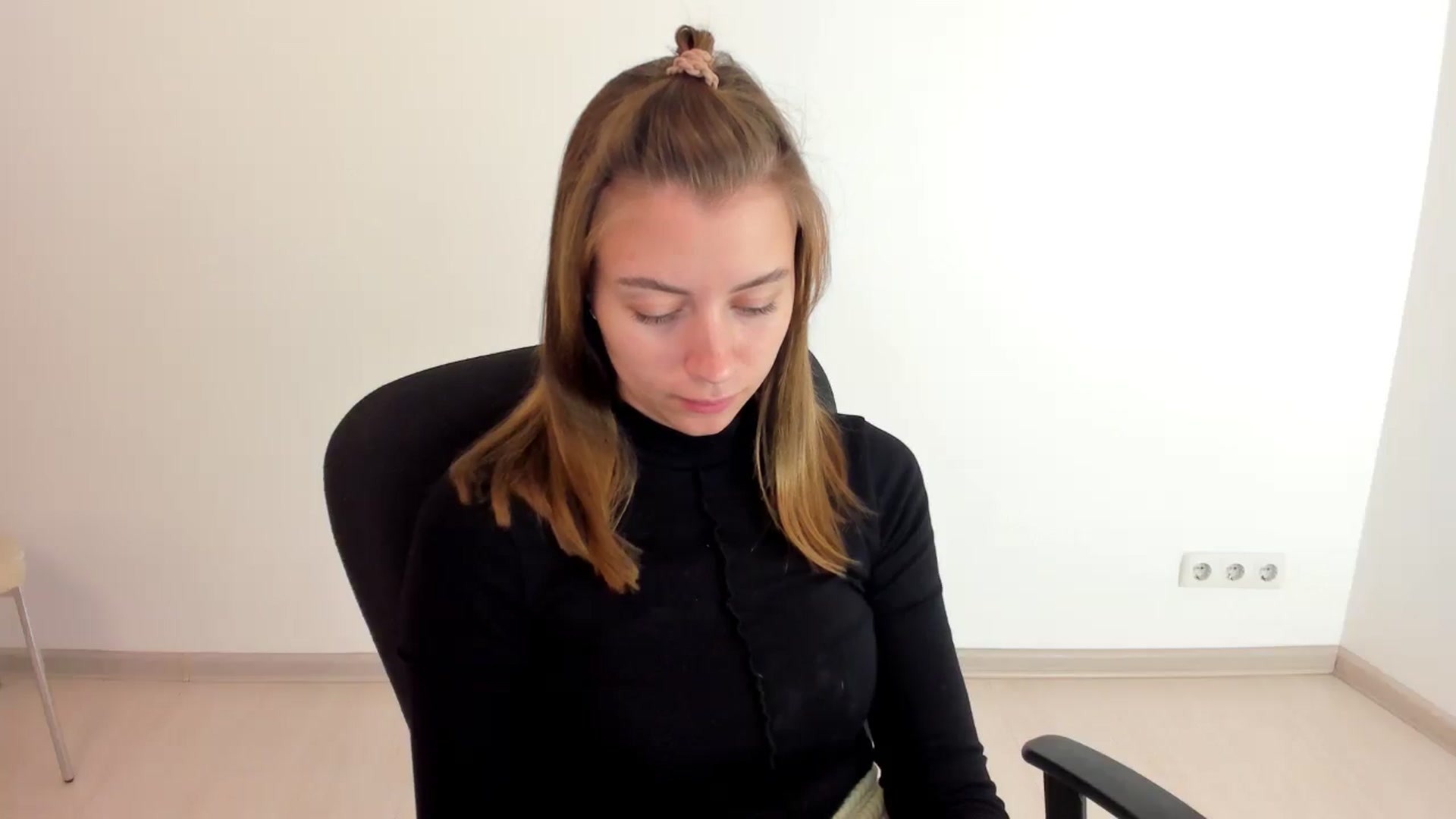 Gallery image thumbnail from Sulfate0's myfreecams stream on, 10/17/2024, 08:42 image 17 of 20