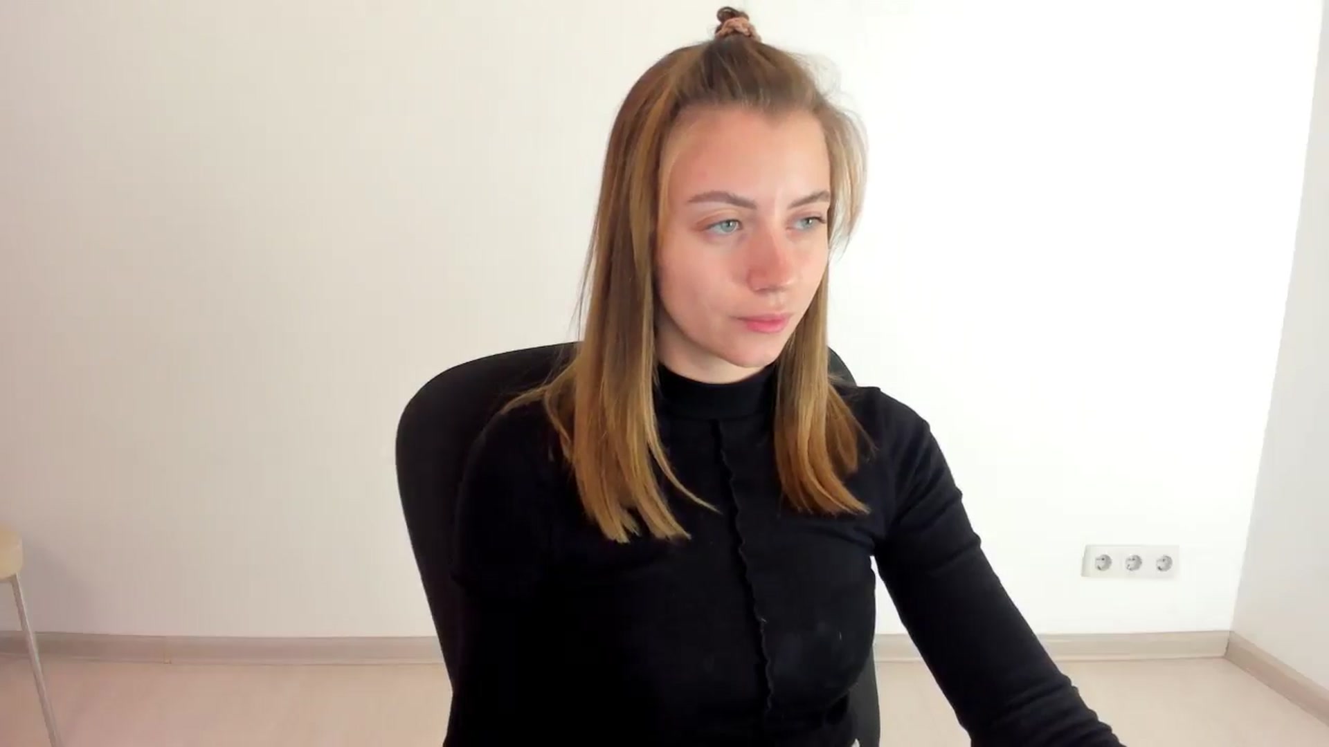 Gallery image thumbnail from Sulfate0's myfreecams stream on, 10/17/2024, 08:42 image 9 of 20