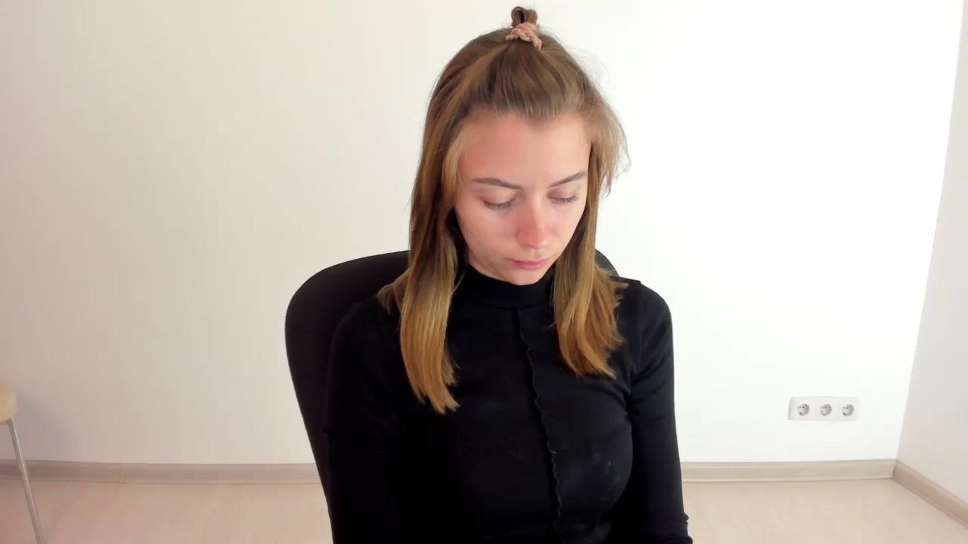Gallery image thumbnail from Sulfate0's myfreecams stream on, 10/17/2024, 08:42 image 7 of 20