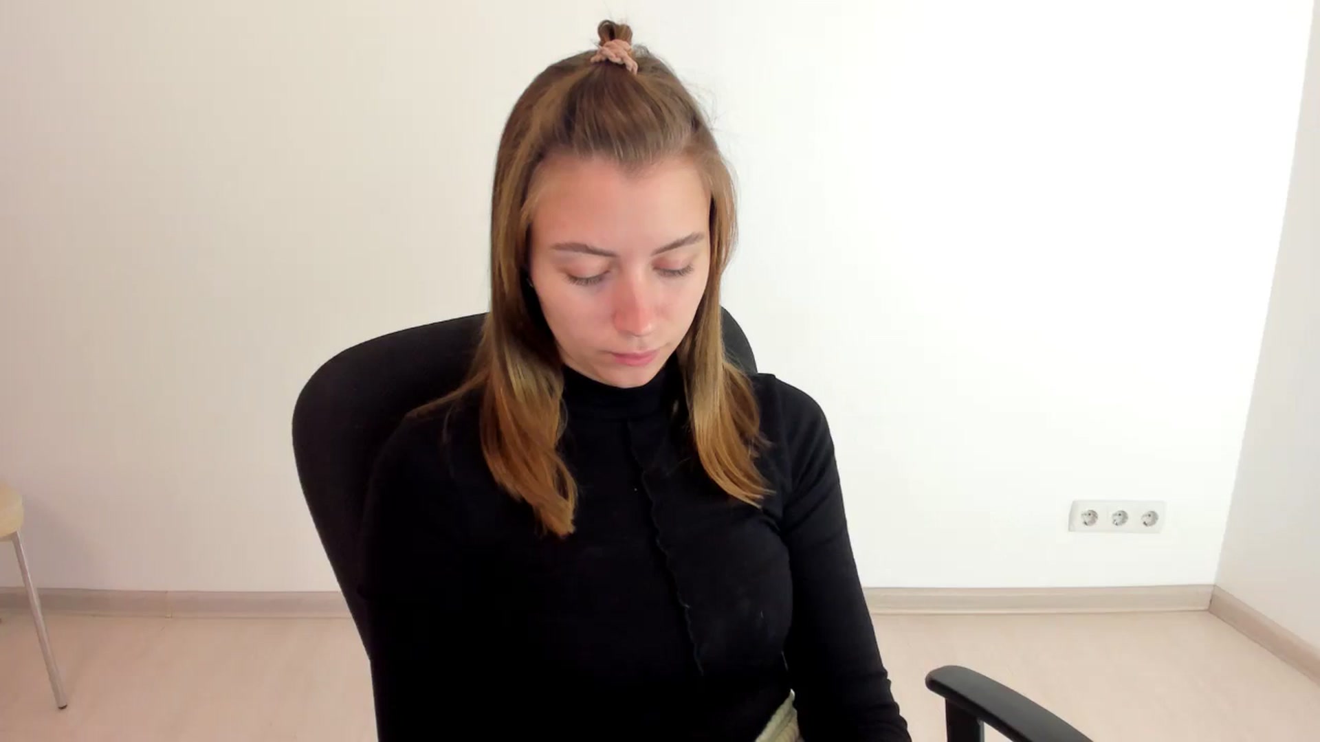 Gallery image thumbnail from Sulfate0's myfreecams stream on, 10/17/2024, 08:42 image 19 of 20