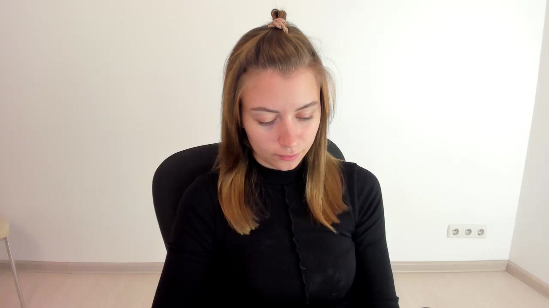 Gallery image thumbnail from Sulfate0's myfreecams stream on, 10/17/2024, 08:42 image 2 of 20